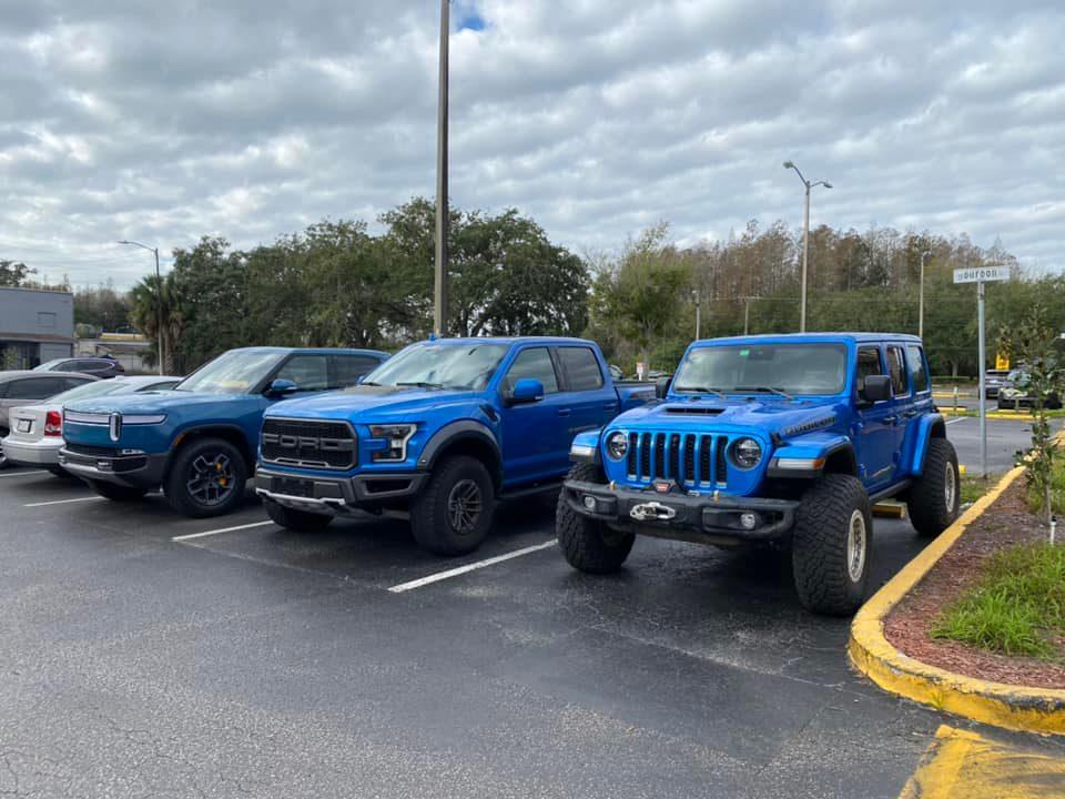 Rivian R1T R1S Rivian R1T vs F-150 Raptor vs Jeep Wrangler side-by-side Rivian R1T vs F-150 Raptor vs Jeep Wrangler side-by-side 5