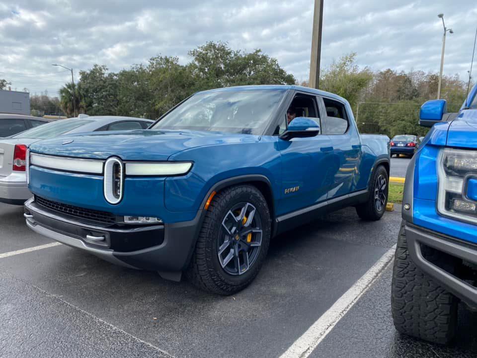 Rivian R1T R1S Rivian R1T vs F-150 Raptor vs Jeep Wrangler side-by-side Rivian R1T vs F-150 Raptor vs Jeep Wrangler side-by-side 4
