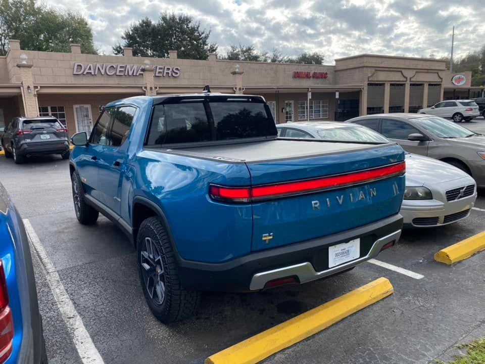 Rivian R1T R1S Rivian R1T vs F-150 Raptor vs Jeep Wrangler side-by-side Rivian R1T vs F-150 Raptor vs Jeep Wrangler side-by-side 1