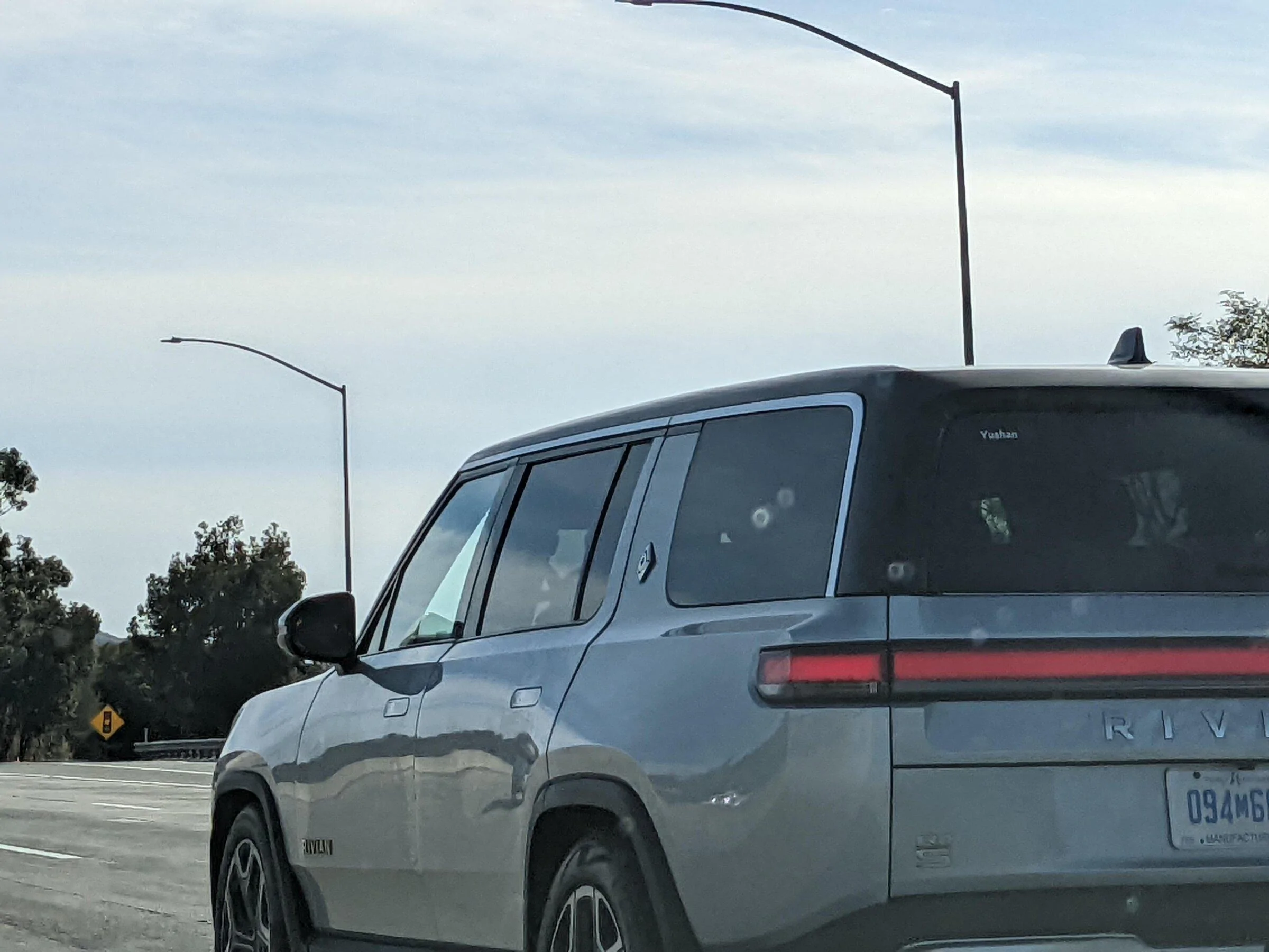 Rivian R1T R1S LA SILVER Rivian Photos 9h3nsmt82ka81