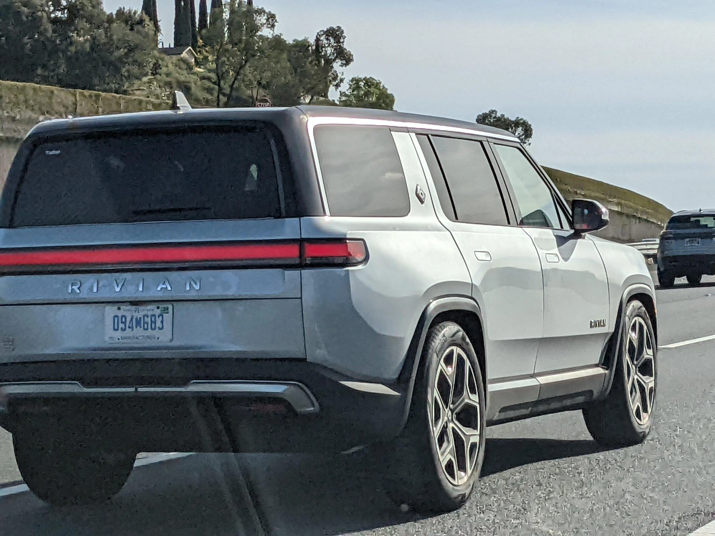 Rivian R1T R1S LA SILVER Rivian Photos njxgr8b72ka81