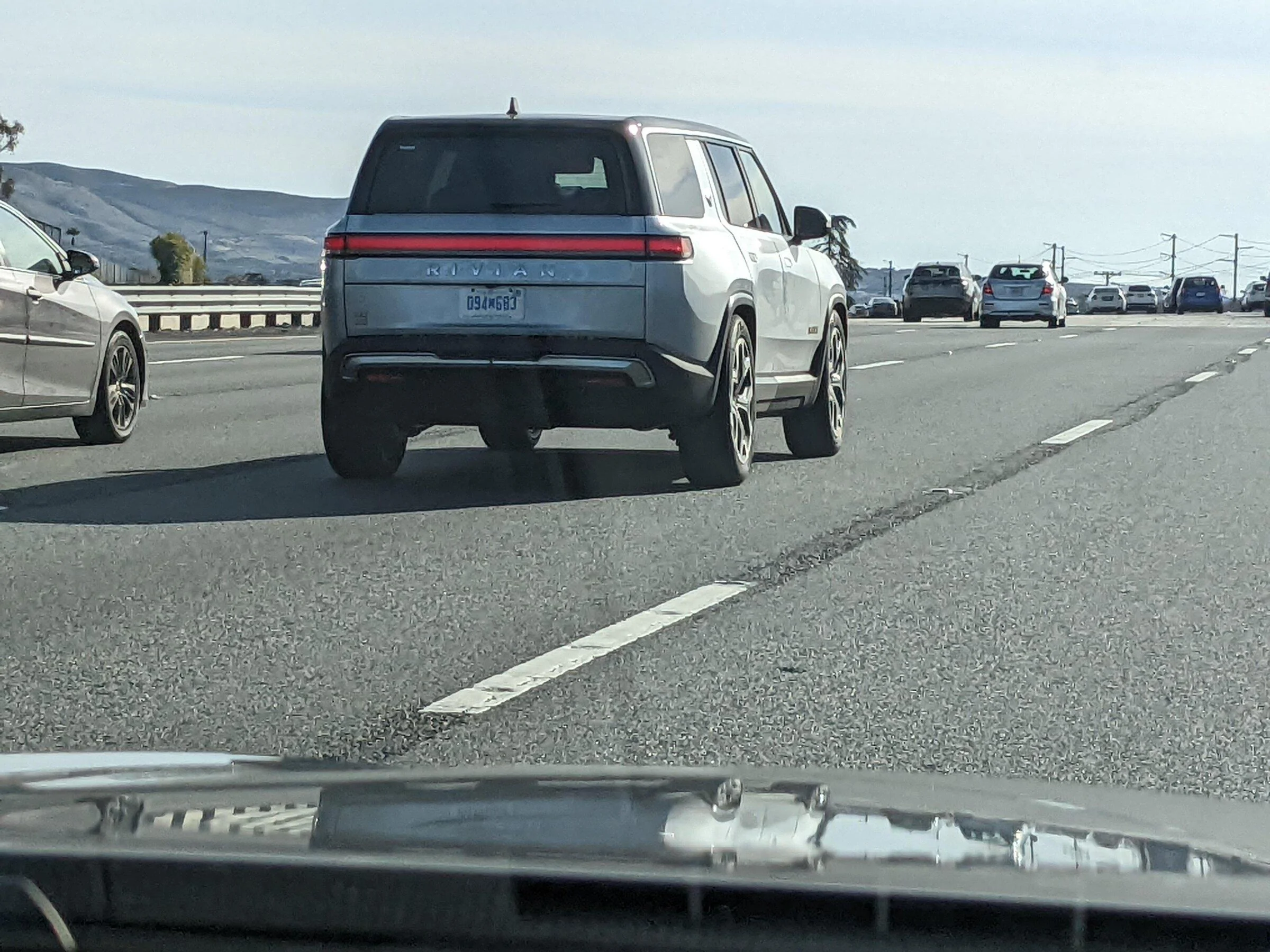 Rivian R1T R1S LA SILVER Rivian Photos LA Silver R1S spotted 5