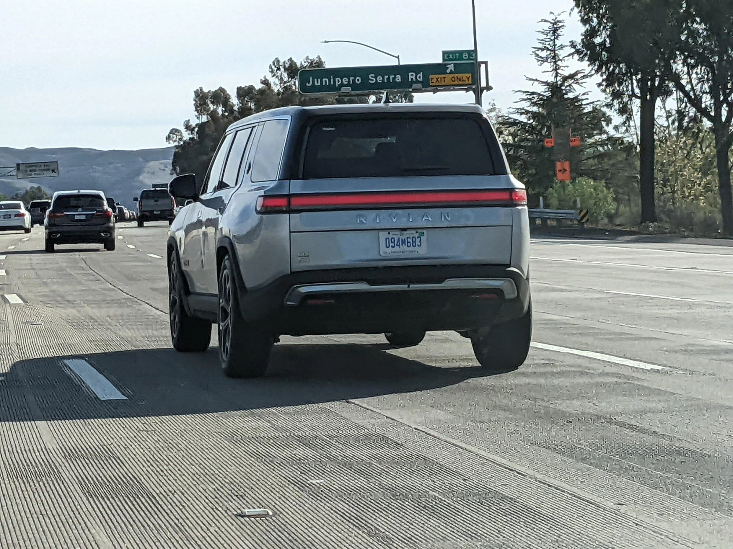 Rivian R1T R1S LA SILVER Rivian Photos LA Silver R1S spotted 2