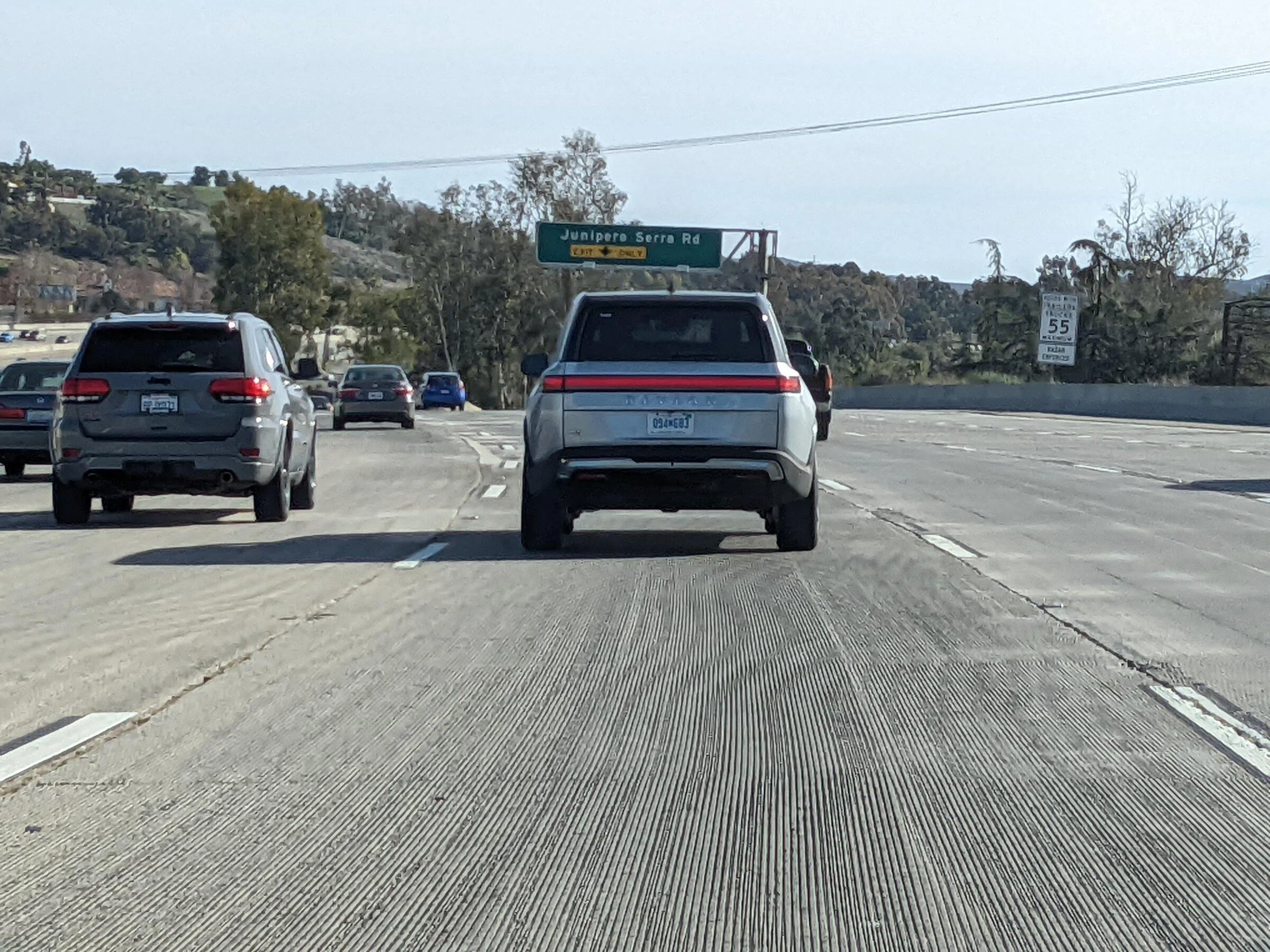 Rivian R1T R1S LA SILVER Rivian Photos LA Silver R1S spotted 4