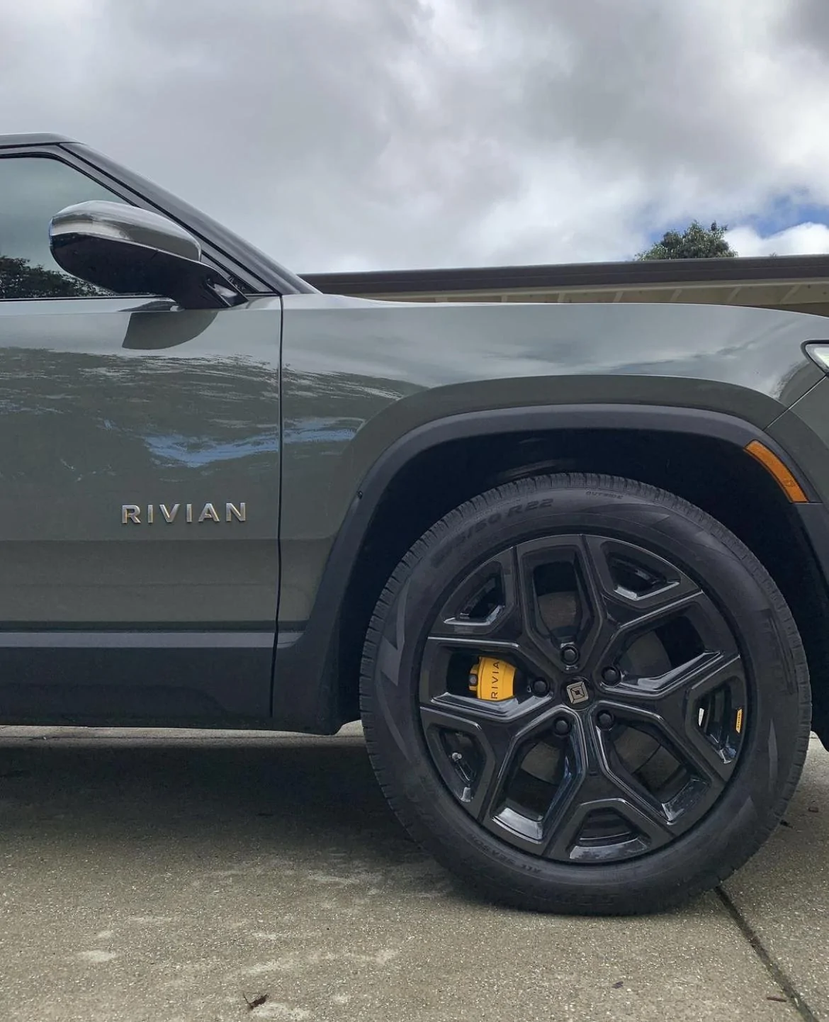 Rivian R1T R1S Real Life Photos of the Rivian Wheels / Rims Options [Compilation] 1641701615609