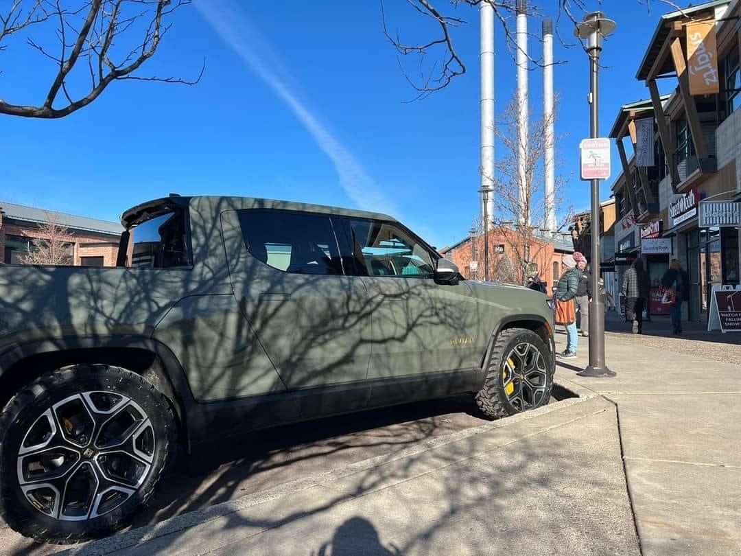 Rivian R1T R1S Real Life Photos of the Rivian Wheels / Rims Options [Compilation] 4443E92C-45BB-4B26-9B03-E7591A60D1DD