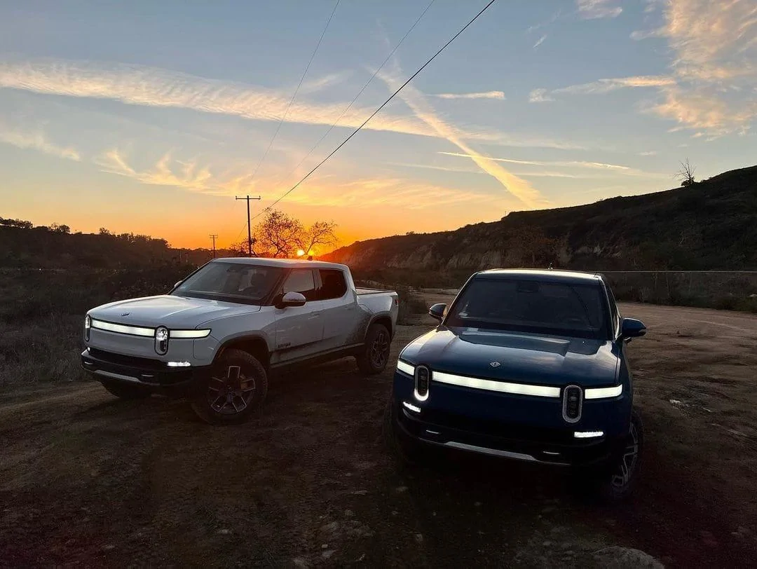 Rivian R1T R1S GLACIER WHITE R1T  Photos 270829784_3022578658007859_40983310477185864_n