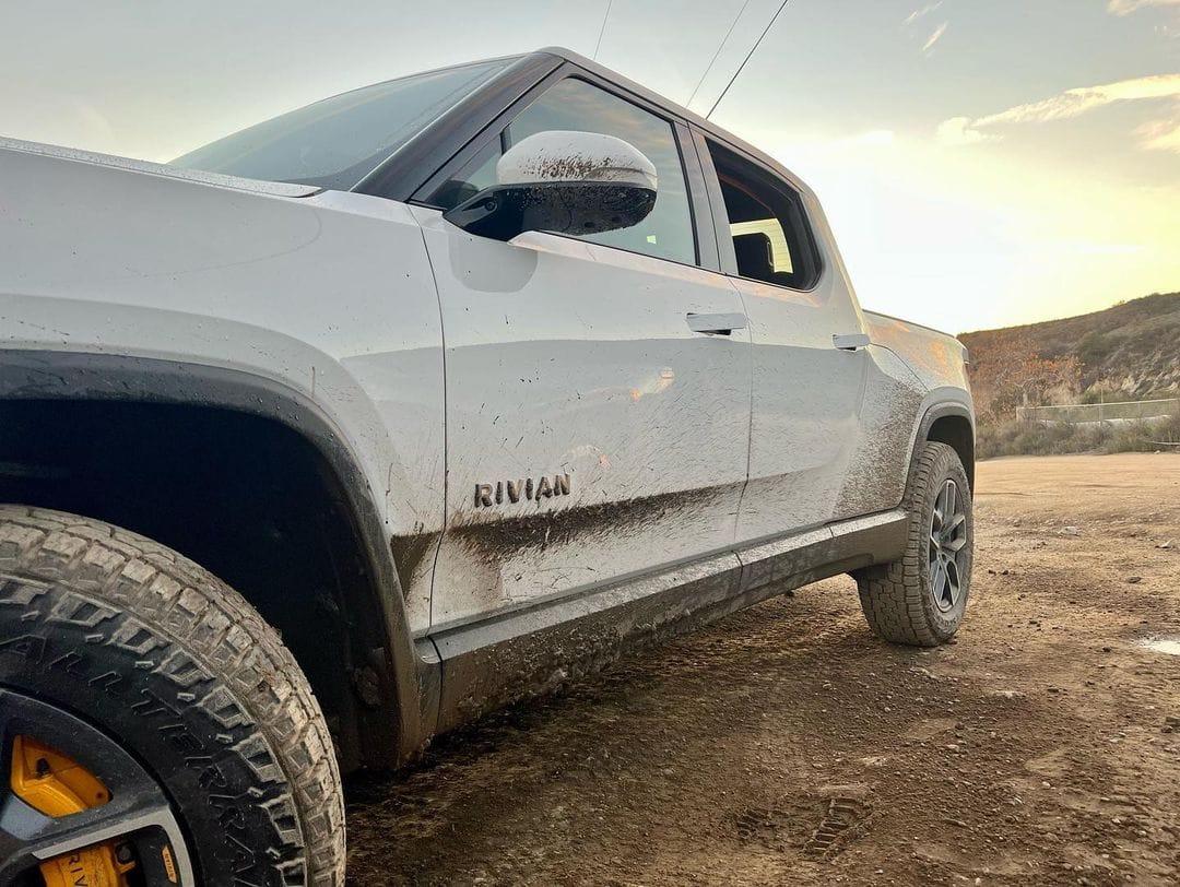 Rivian R1T R1S GLACIER WHITE R1T  Photos 271542705_3022578701341188_8922190624327147094_n