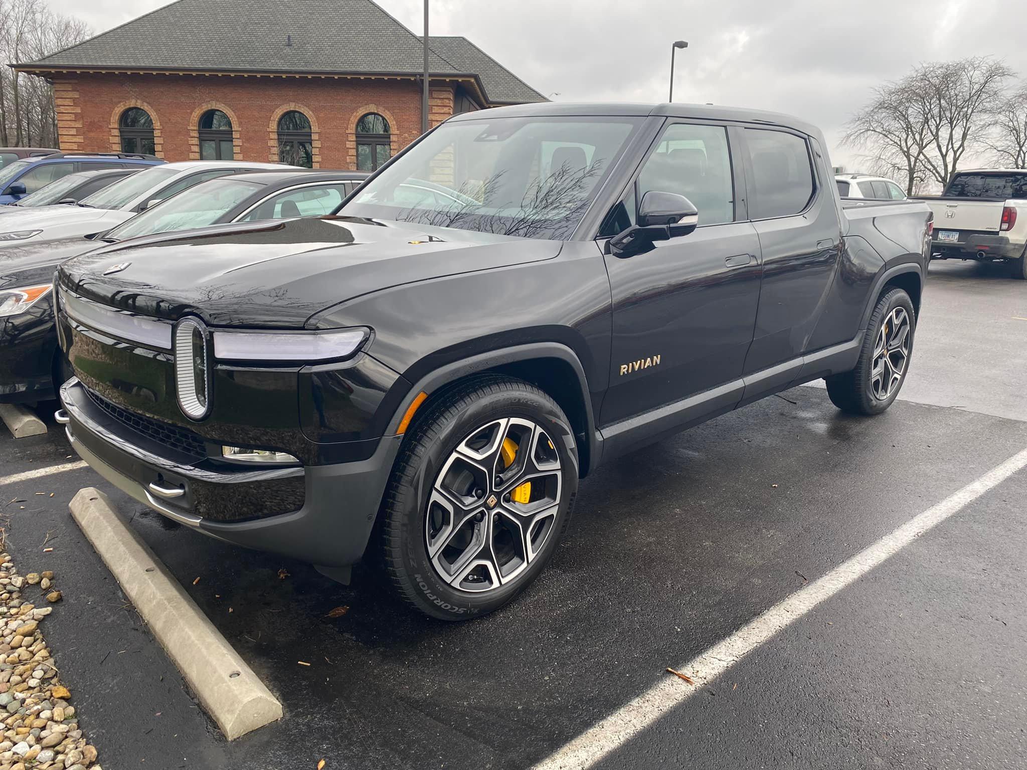 Rivian R1T R1S MIDNIGHT (Black) Rivian Photos Midnight Black Rivian R1T