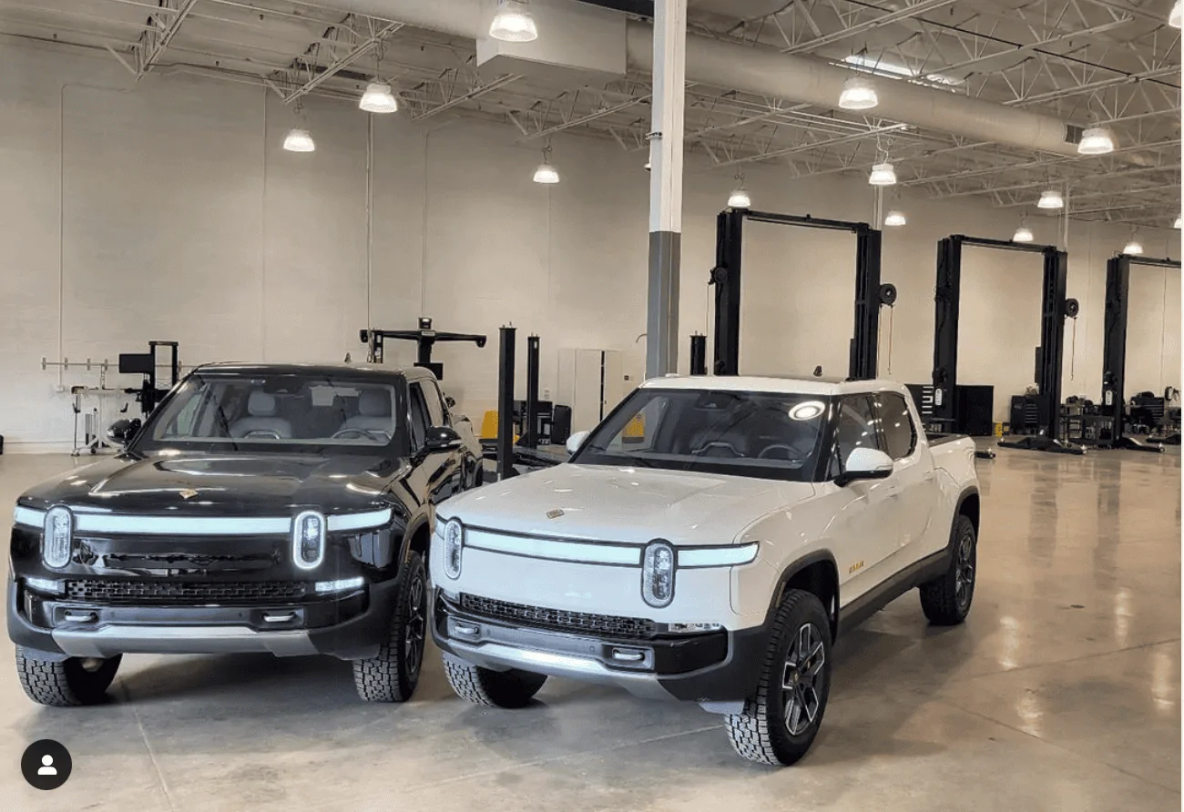 Rivian R1T R1S GLACIER WHITE R1T  Photos Screen Shot 2022-01-14 at 2.46.13 PM