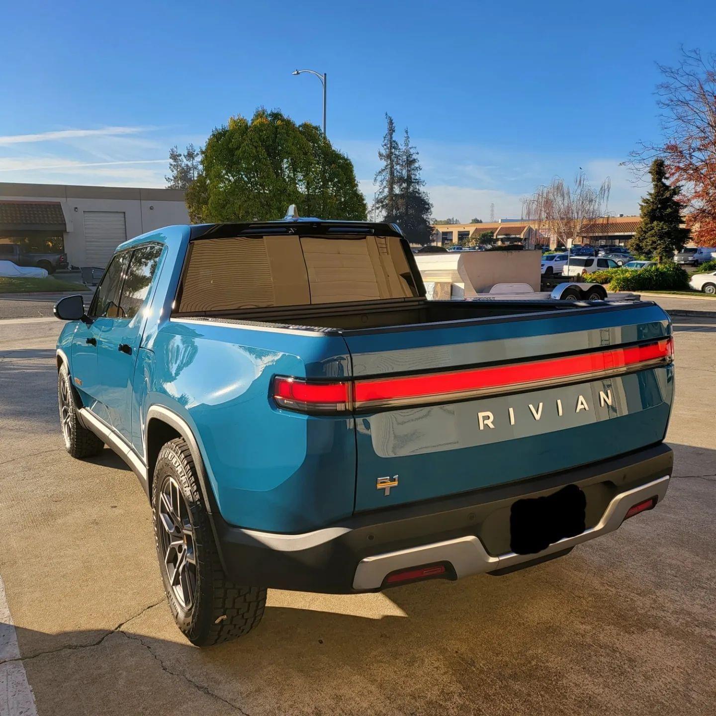 Rivian R1T R1S Real Rivian Photos & Videos 8A0A0BEA-8F94-4C71-AF8A-049626EF830D