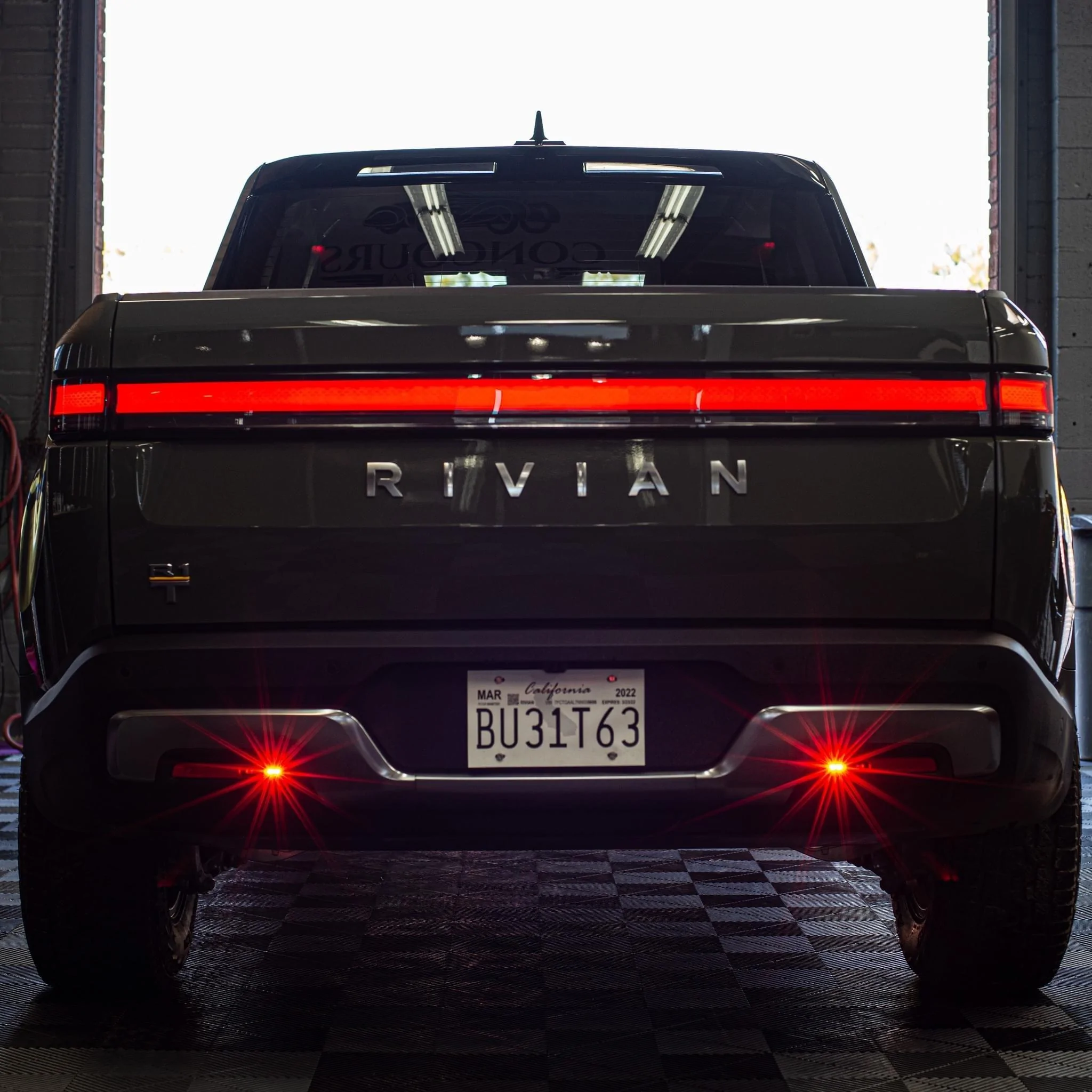 Rivian R1T R1S Real Rivian Photos & Videos 5115C03D-0449-4036-92D1-CB59607C00C4
