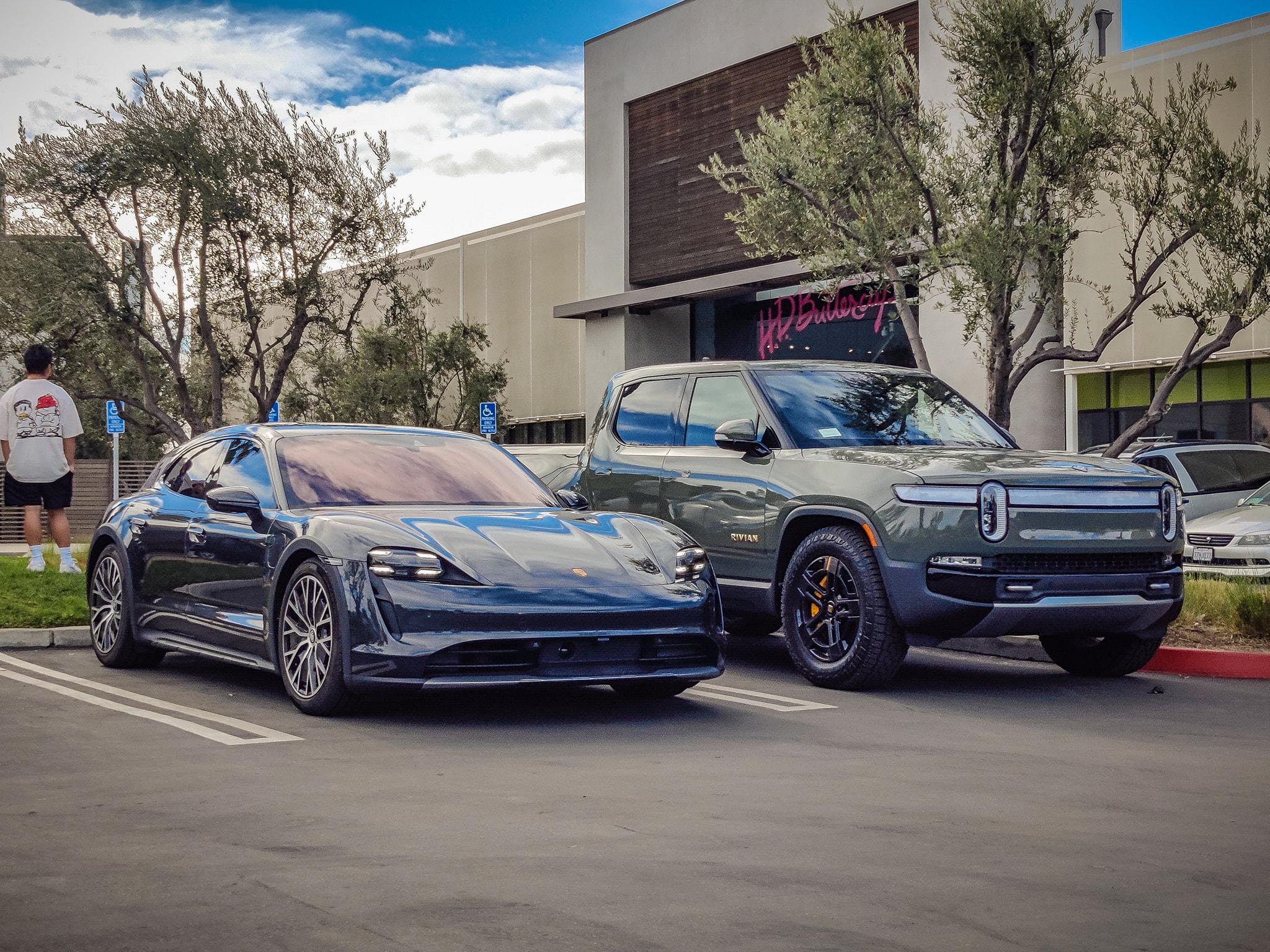 Rivian R1T R1S LAUNCH GREEN R1T Photos 271778649_10224585310515707_5500111844670864774_n