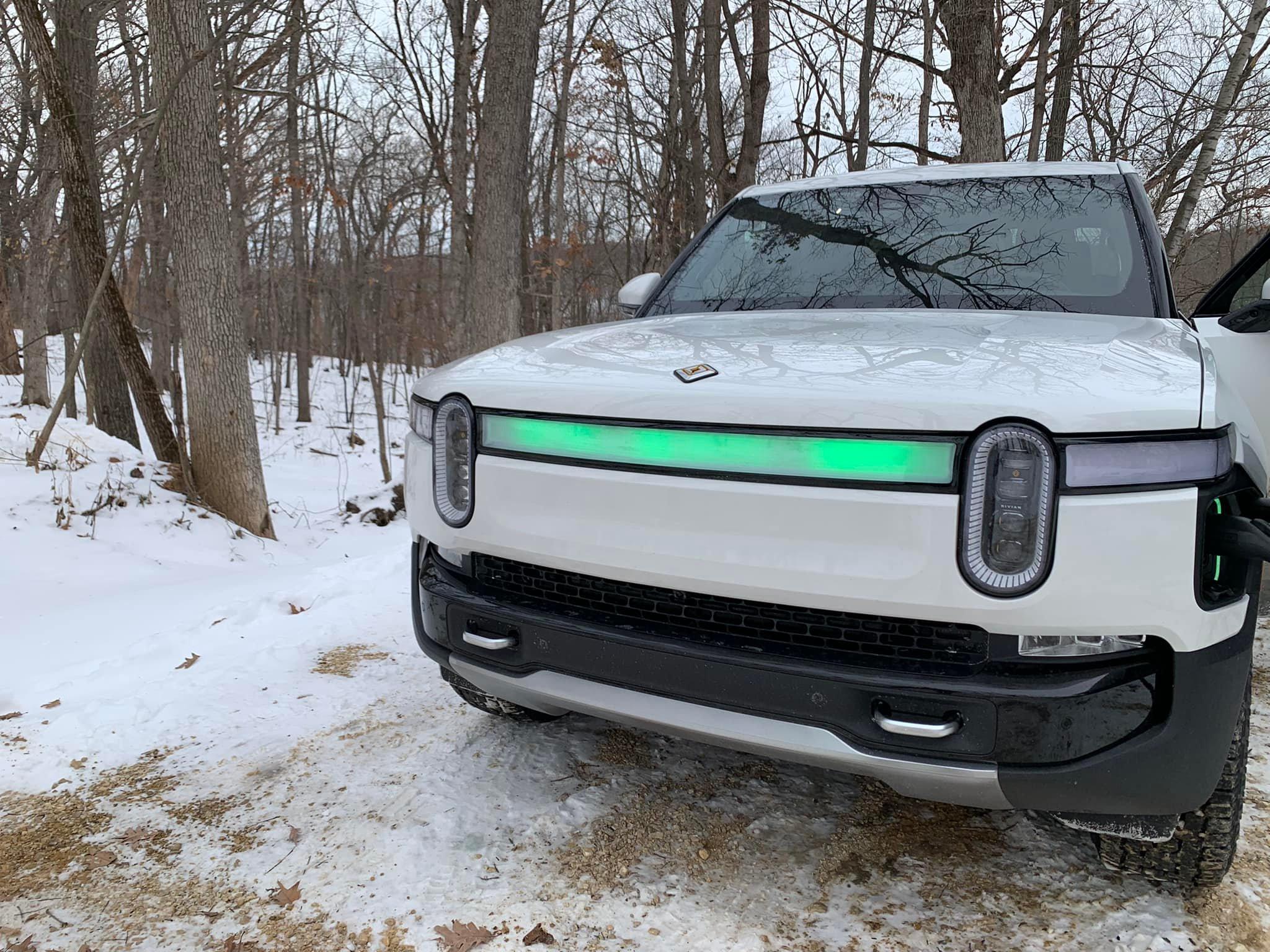 Rivian R1T R1S GLACIER WHITE R1T  Photos 271775474_5653785847968810_4033845148313109516_n