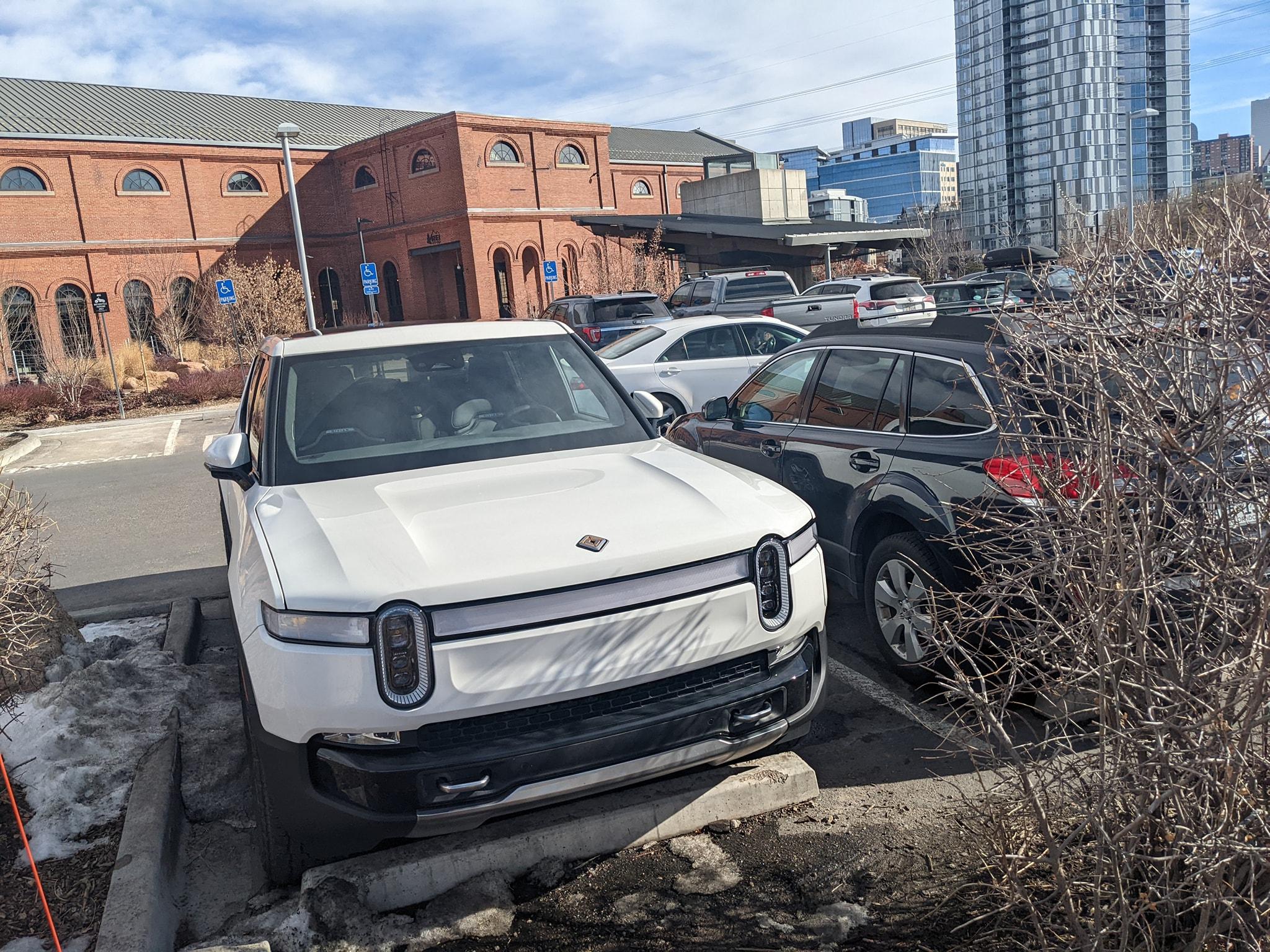Rivian R1T R1S GLACIER WHITE R1T  Photos 272137782_10159848938371092_5340017078938084479_n