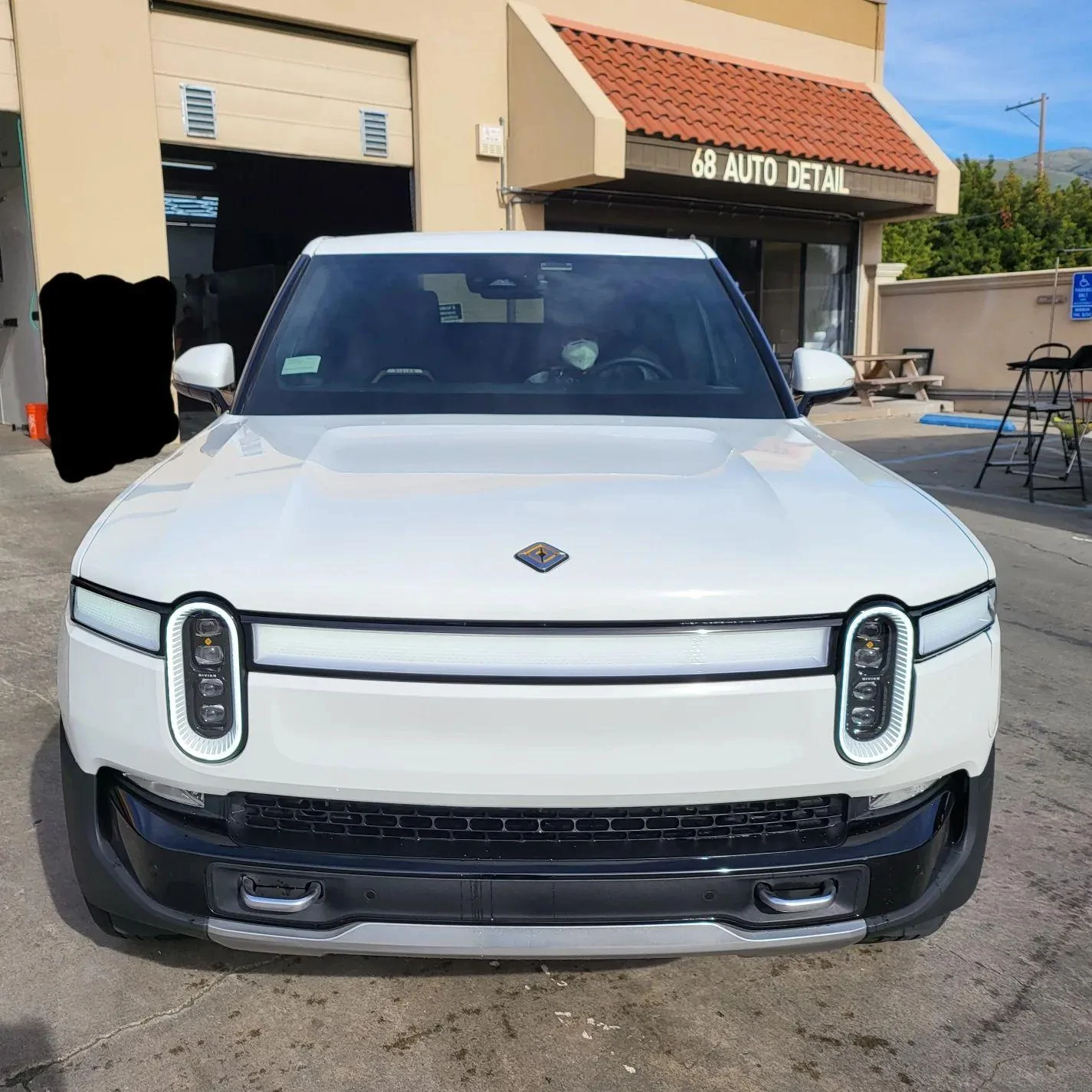 Rivian R1T R1S GLACIER WHITE R1T  Photos 1