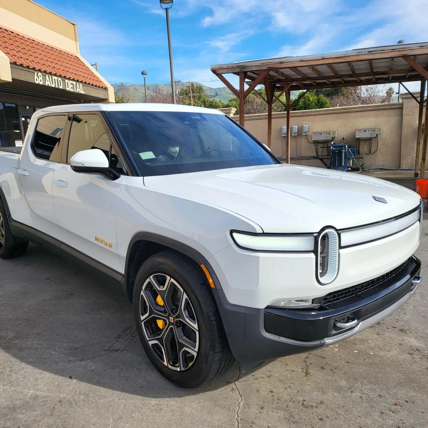 Rivian R1T R1S GLACIER WHITE R1T  Photos 2