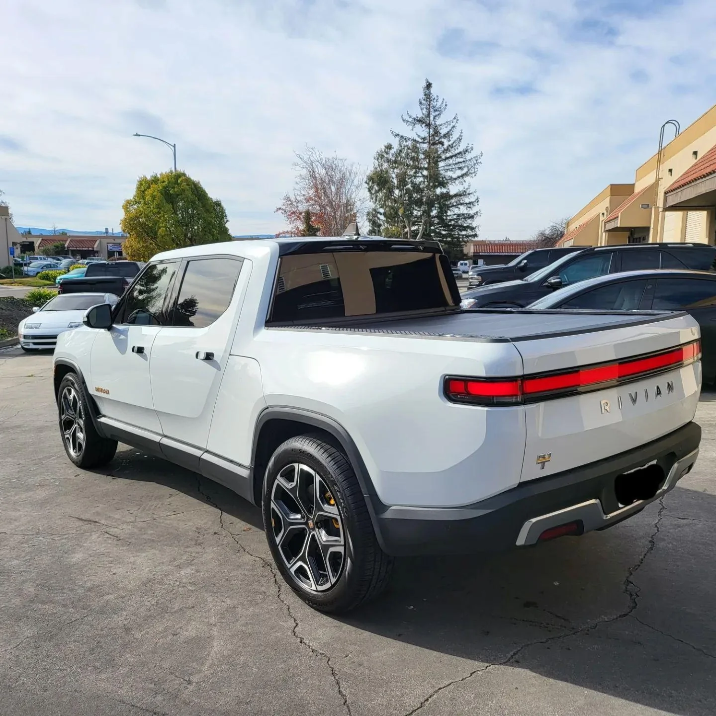 Rivian R1T R1S GLACIER WHITE R1T  Photos 4