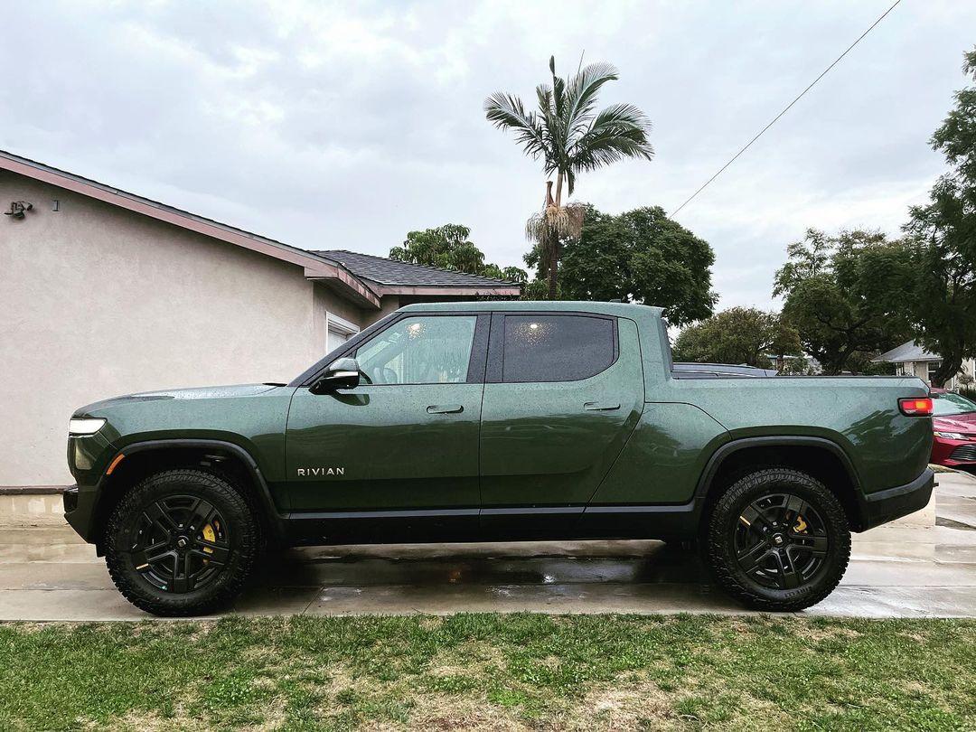 Rivian R1T R1S FOREST GREEN R1T Photos 272019739_323802233086925_8903682990665644794_n