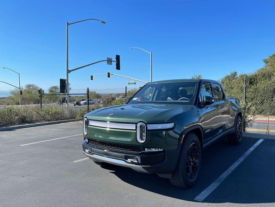 Rivian R1T R1S FOREST GREEN R1T Photos 271987088_1595866194114575_39015143869288324_n