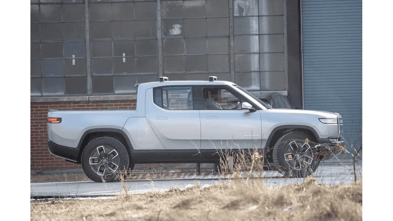 Rivian R1T R1S can the crossbars be configured for long items without hitting the roof 1642798765909