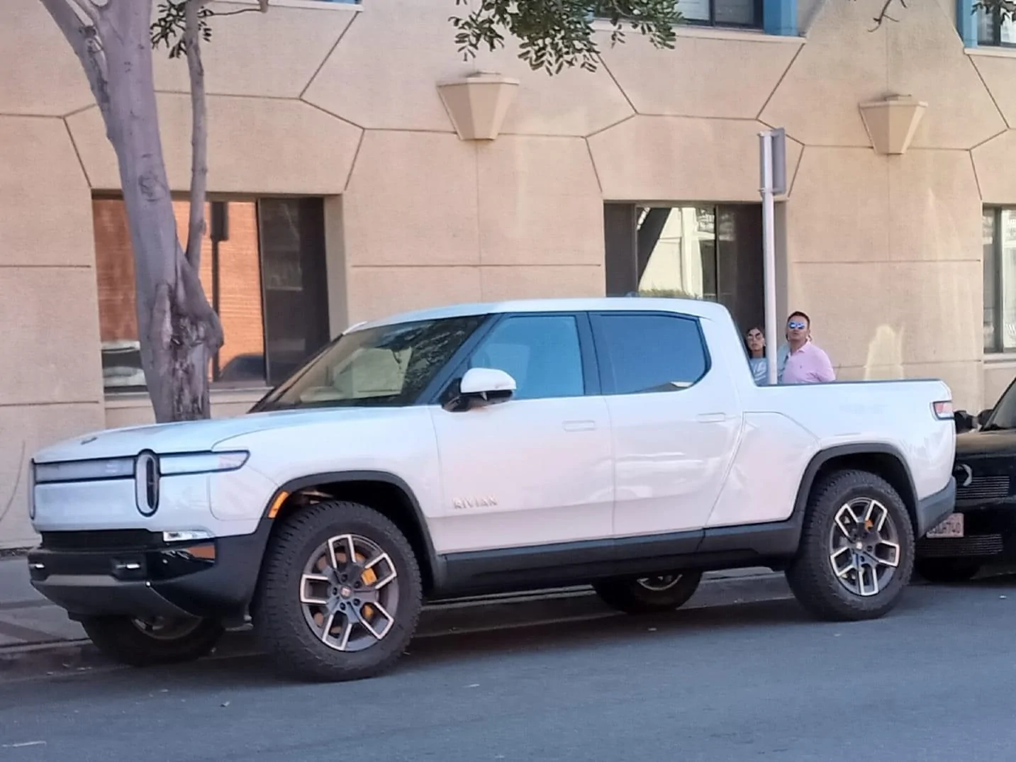Rivian R1T R1S Real Rivian Photos & Videos 30CCFBD5-46A3-40C9-91E1-155603758C31