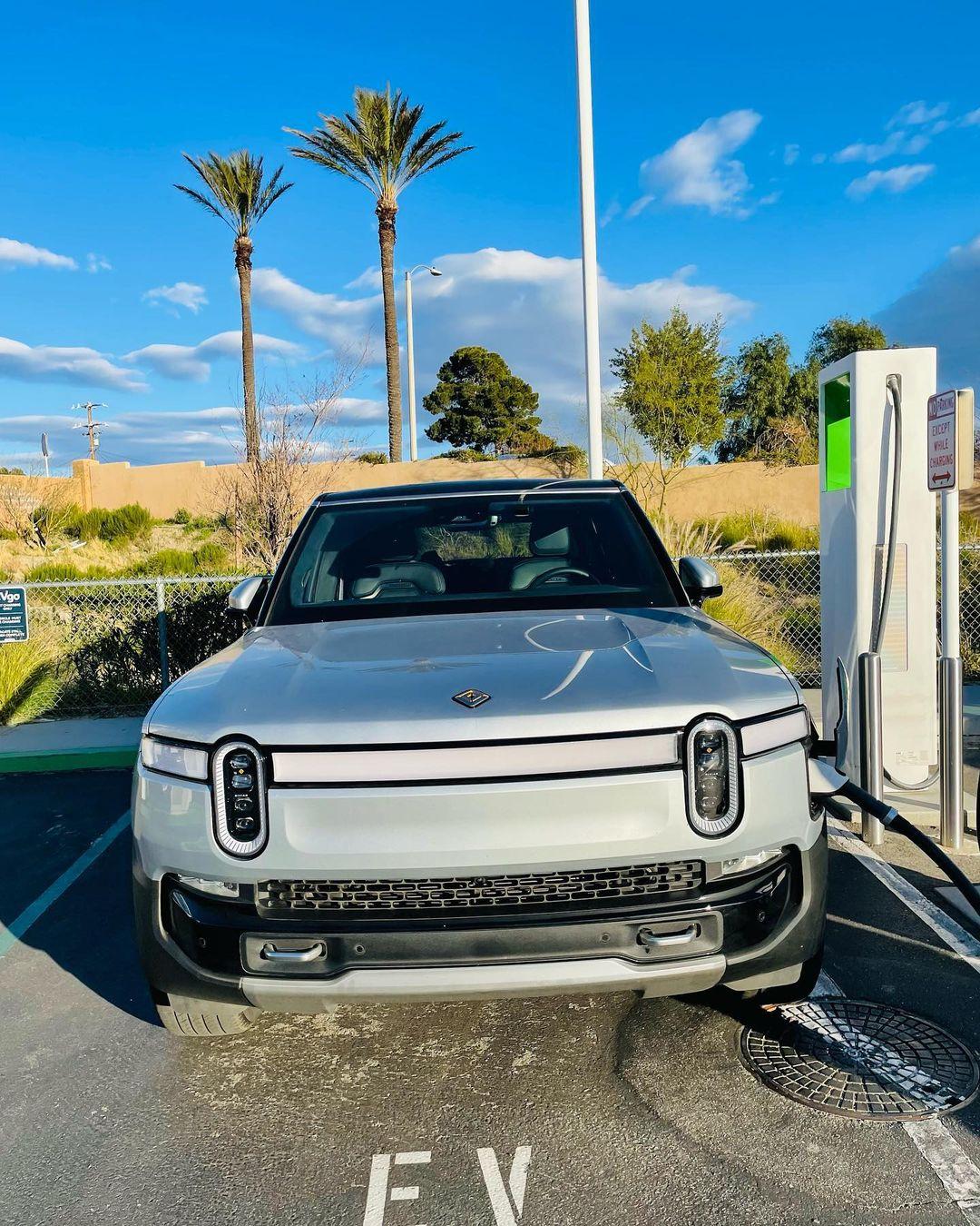 Rivian R1T R1S LA SILVER Rivian Photos 272335421_988155008579359_4335477378136485084_n