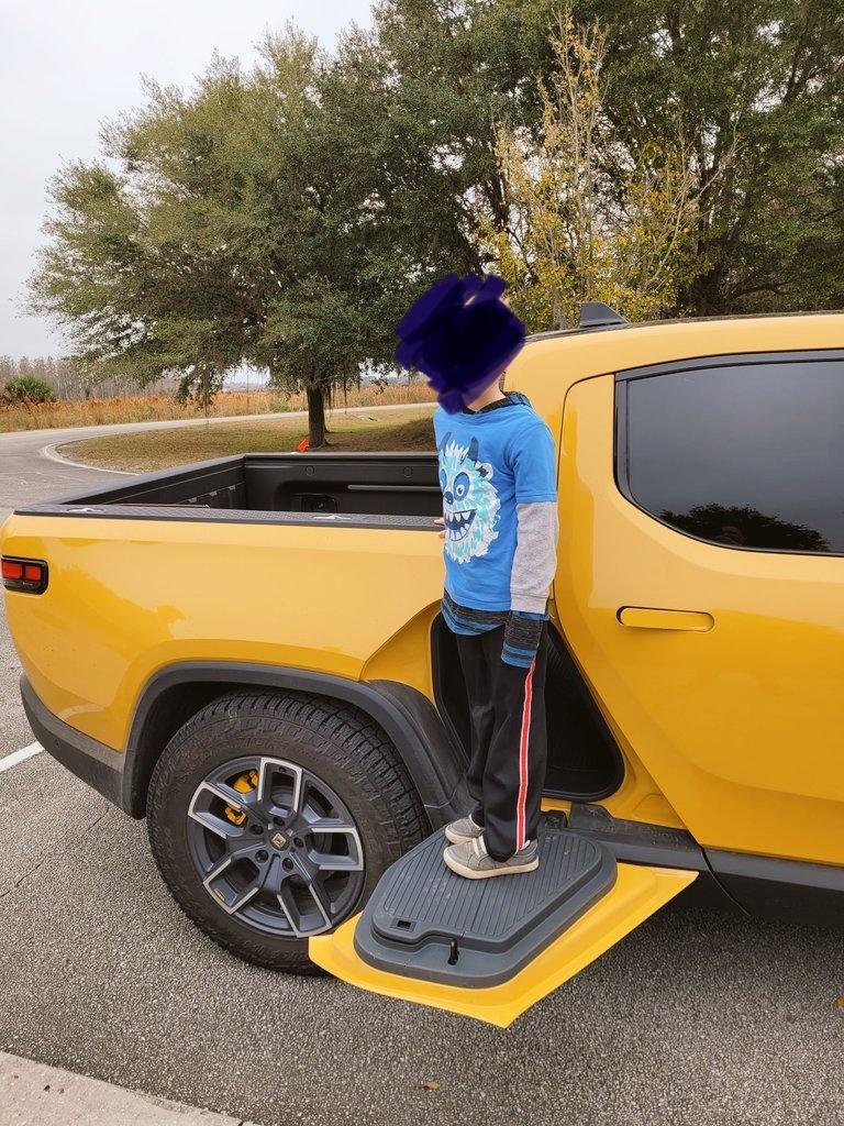 Rivian R1T R1S Real Rivian Photos & Videos AAAEC21C-C67E-4CBC-8F91-2CF6E076DD37