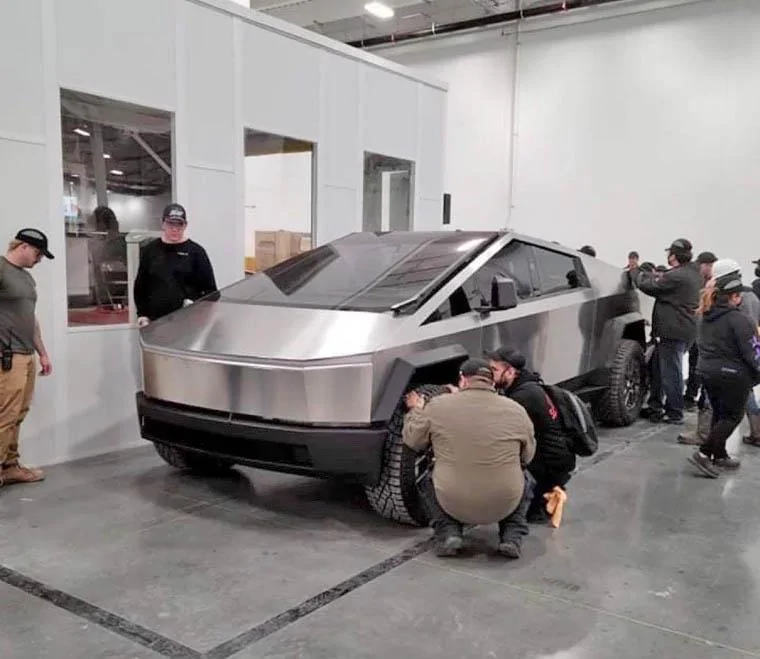 Rivian R1T R1S Cybertruck photo leaked! ? E771AD50-2E00-4251-B73A-CF87502E81A7