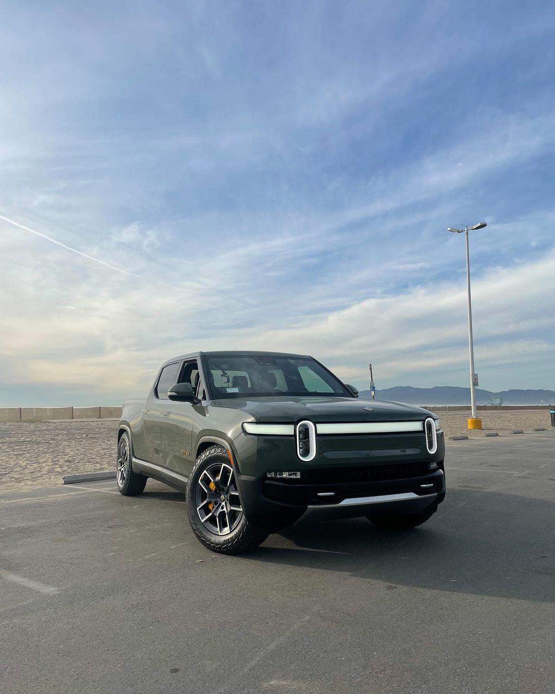 Rivian R1T R1S LAUNCH GREEN R1T Photos 272388834_1982364045308244_643602788105188684_n