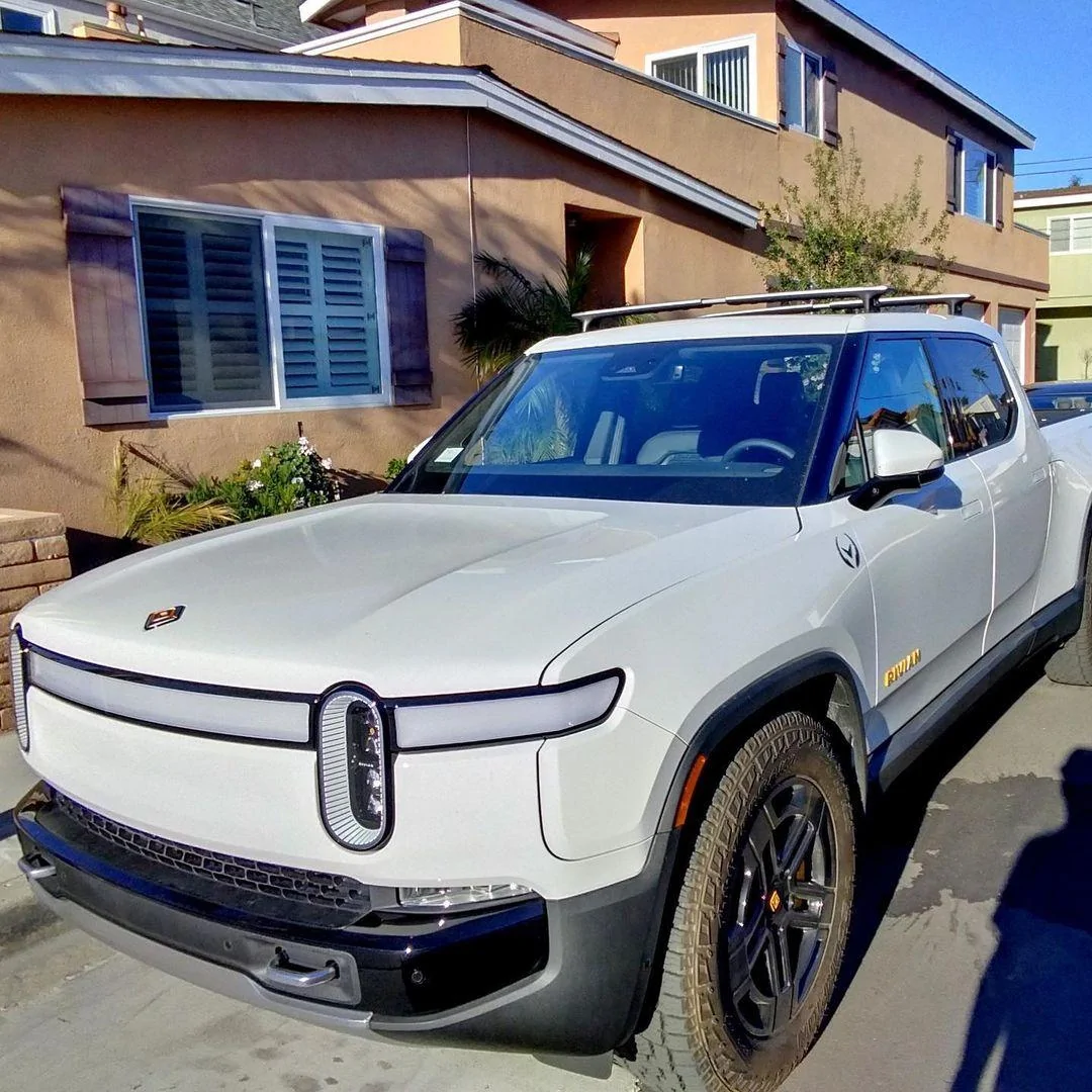 Rivian R1T R1S GLACIER WHITE R1T  Photos 272280683_2523727594430743_4341176390391320714_n