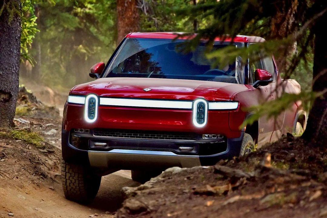Rivian R1T R1S RED CANYON Rivian Photos Canyone Red Rivian R1T