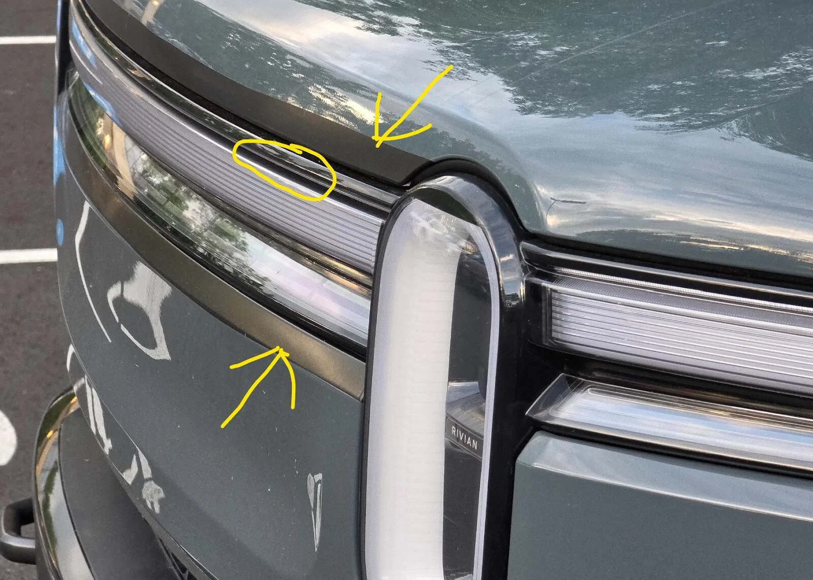 Rivian R1T R1S Front appearance improvement with vinyl on front light bar + side stripes! 1f3nDYWeG-qNgxQhxscd0kA?key=6e93Z3SeBES4DT0hpcxnfQ