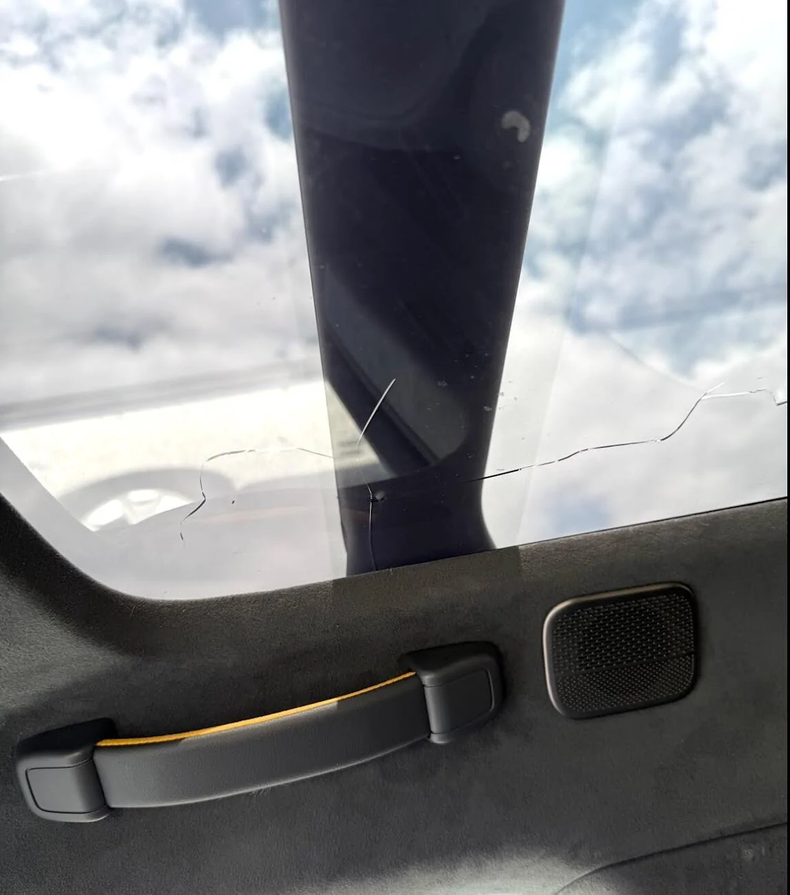 Rivian R1T R1S Cracked Roof Glass Screenshot 2025-05-08 at 1.41.49 PM