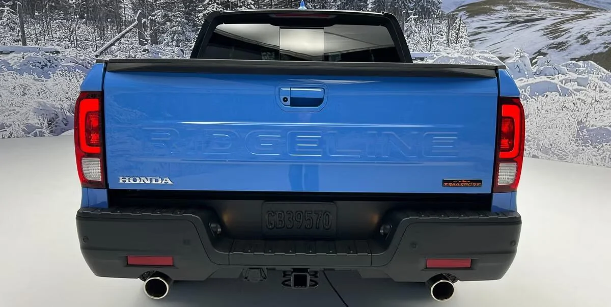 Rivian R1T R1S The R1T tailgate trim is not robust enough IMO 1746734445197-a5