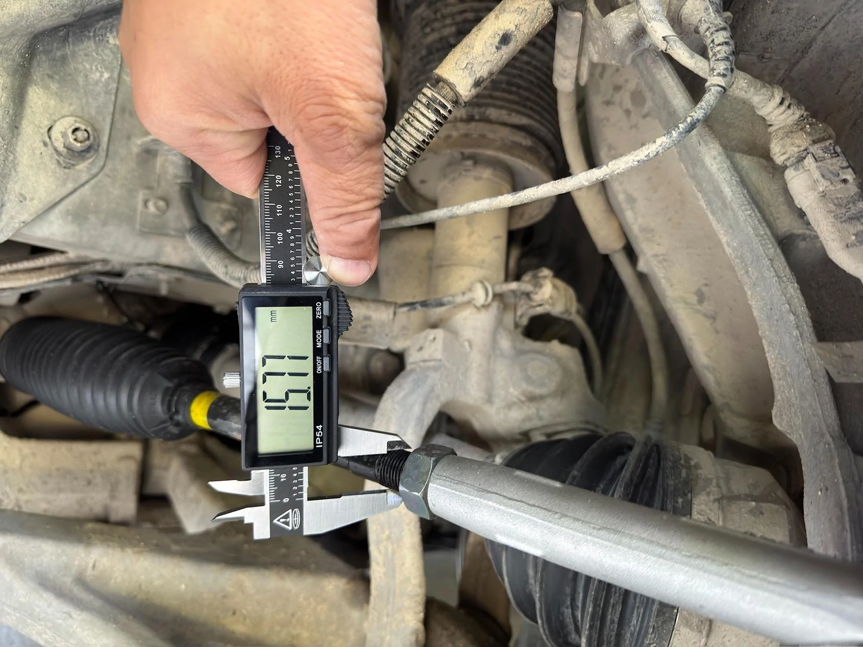 Rivian R1T R1S Upgrading Gen 1 (14mm) Tie Rods to Stronger Gen 2 (16mm) Tie Rods 38862519-0DD5-4E3E-B6CB-FEC00D2DE021_1_102_o