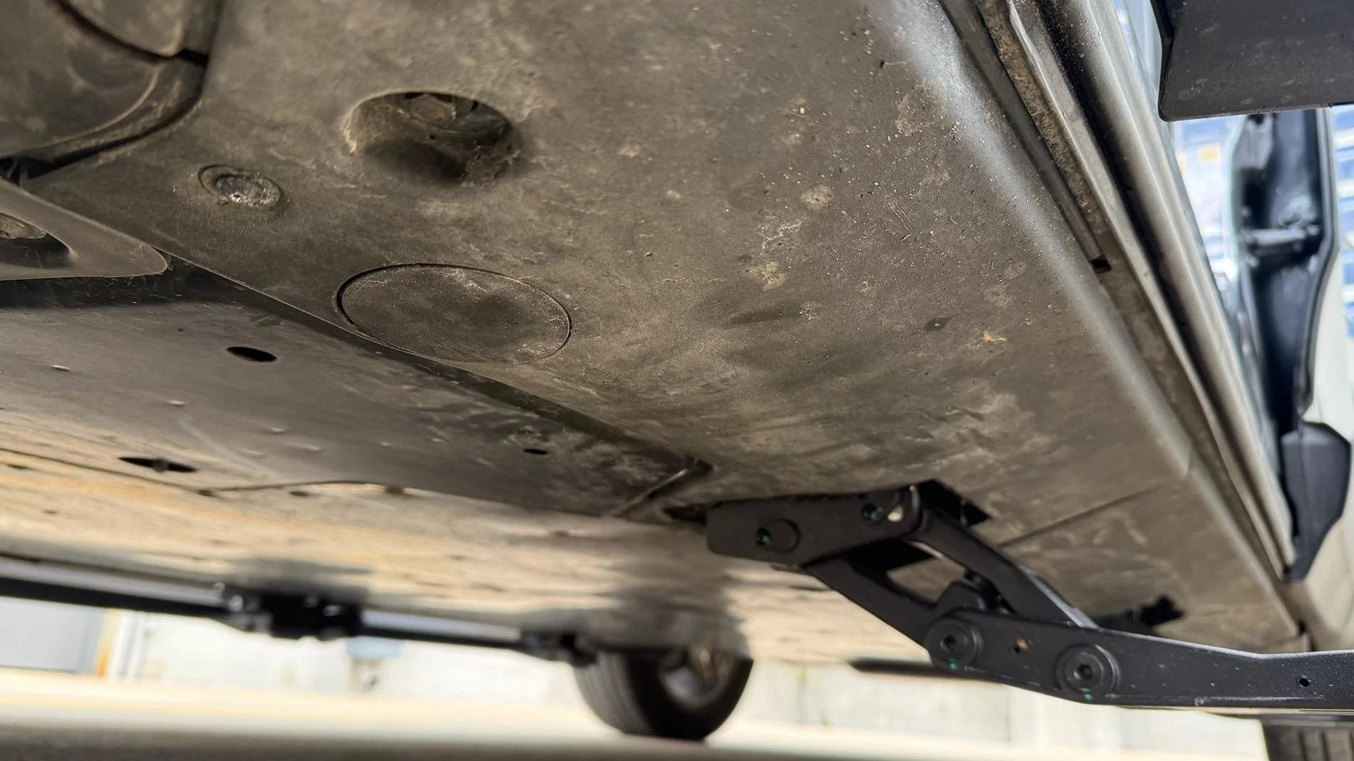 Rivian R1T R1S Rivian retractable small side steps (update: by Hansshow) R1S Front Clear extended