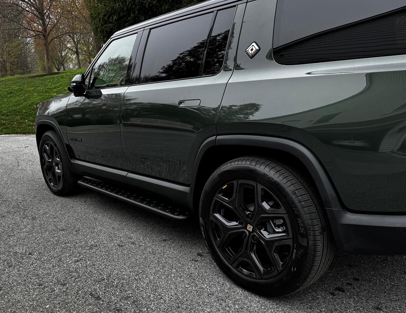 Rivian R1T R1S Best Running Boards for 2025 Rivian R1S - recommendations? 03CaseyRussel-Green2025R1S