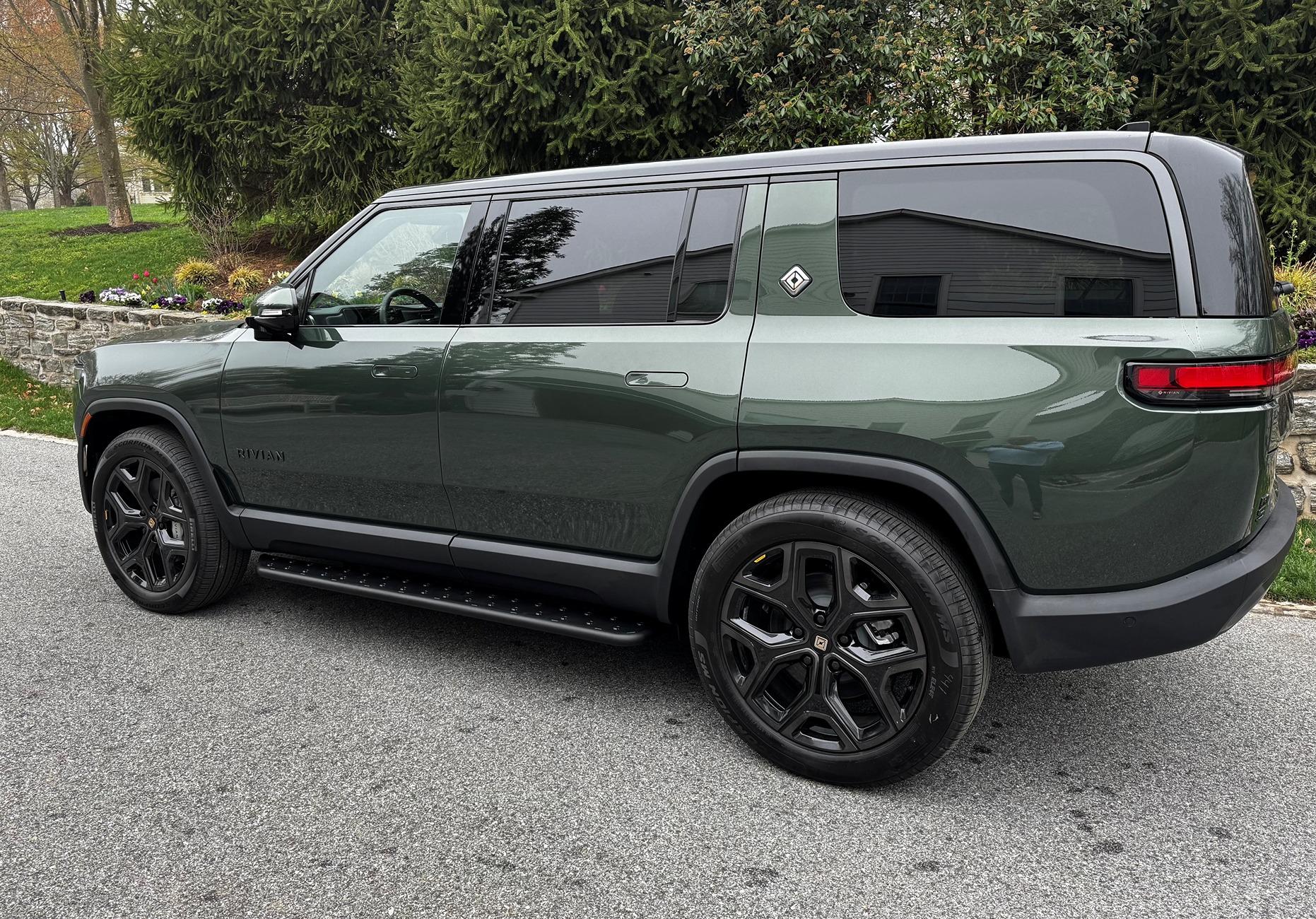 Rivian R1T R1S Best Running Boards for 2025 Rivian R1S - recommendations? 02CaseyRussel-GreenR1S