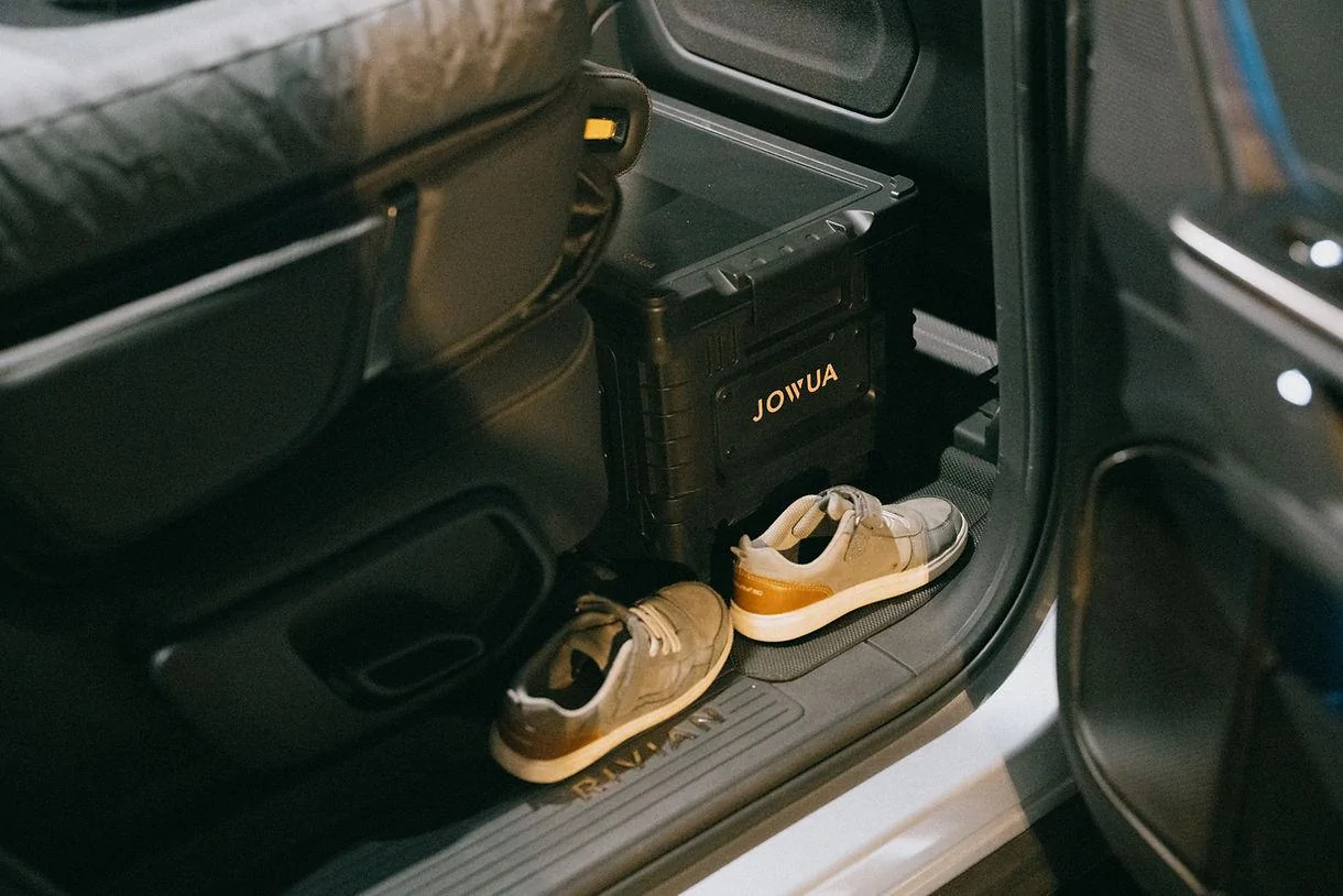 Rivian R1T R1S The Ultimate Rivian R1S Car Camping Guide: Mattress, iPad Mount, Projector, Storage, Racks, and More 785ef3_1b1bb7d0187848ab8741c157824708d4~mv2