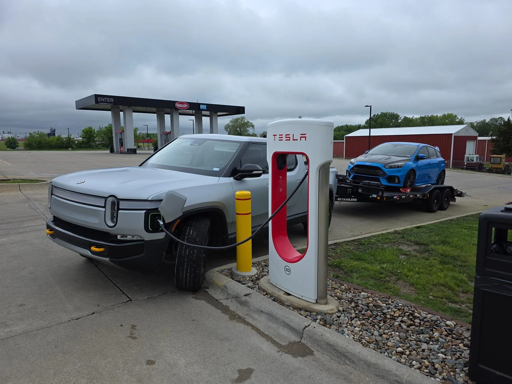 Rivian R1T R1S This is happening now! - First towing trip 20250520_104921