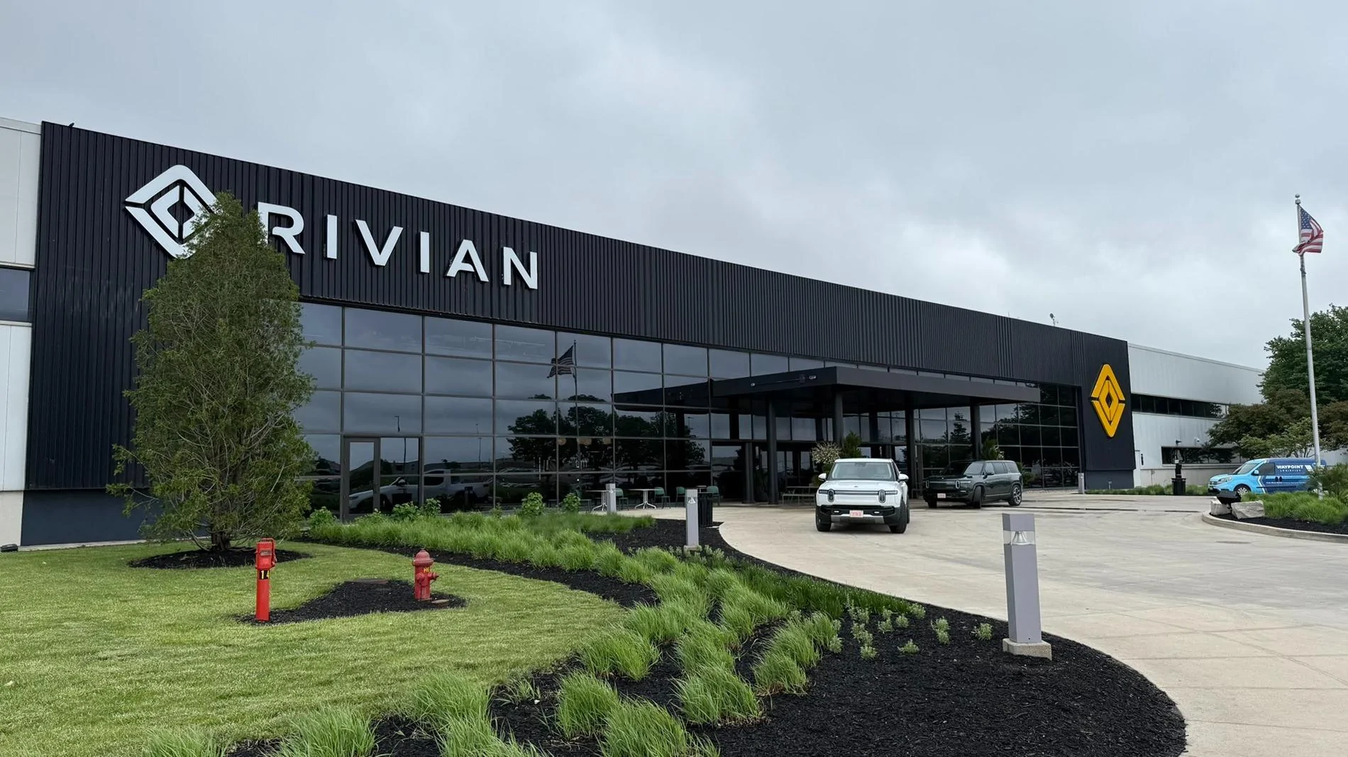 Rivian R1T R1S Factory tour videos & pics + Gen2 Quad spotted in new color (Launch Green?) GrZqSbxXQAAuA9o