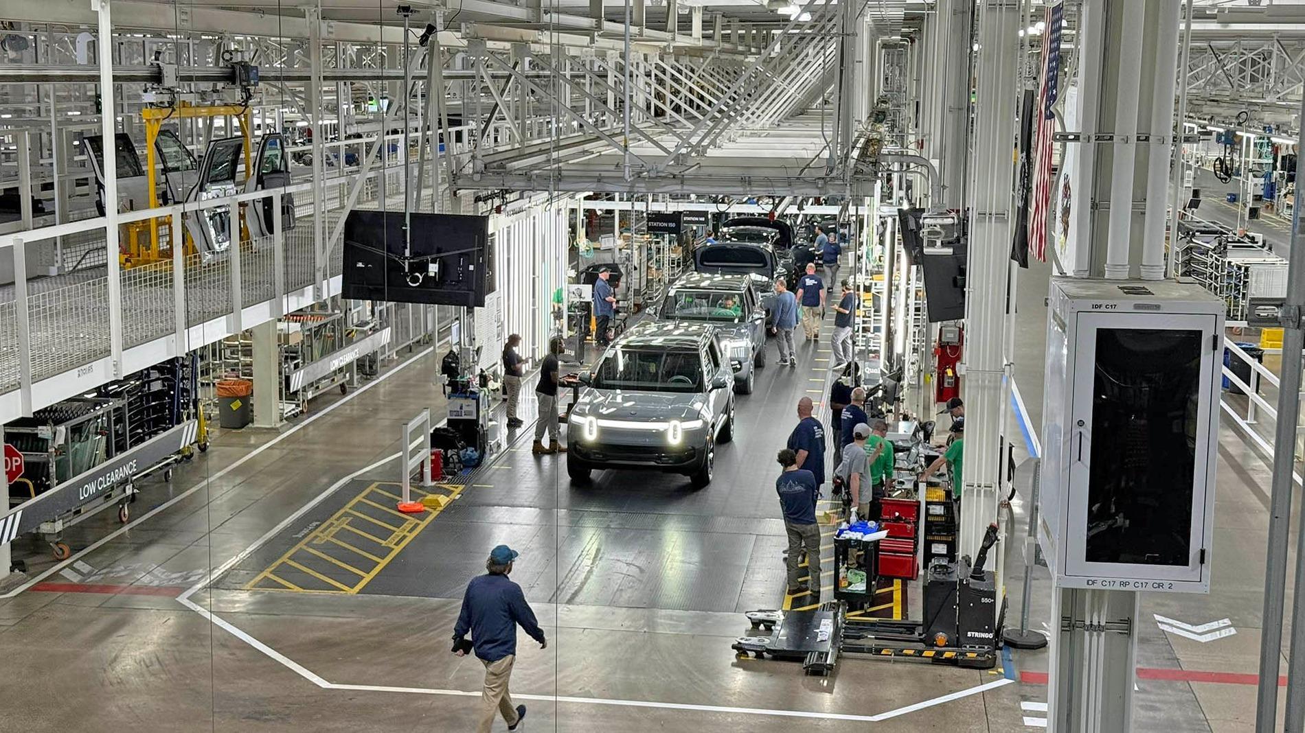Rivian R1T R1S Factory tour videos & pics + Gen2 Quad spotted in new color (Launch Green?) GrZ9BOTXkAE5SE0