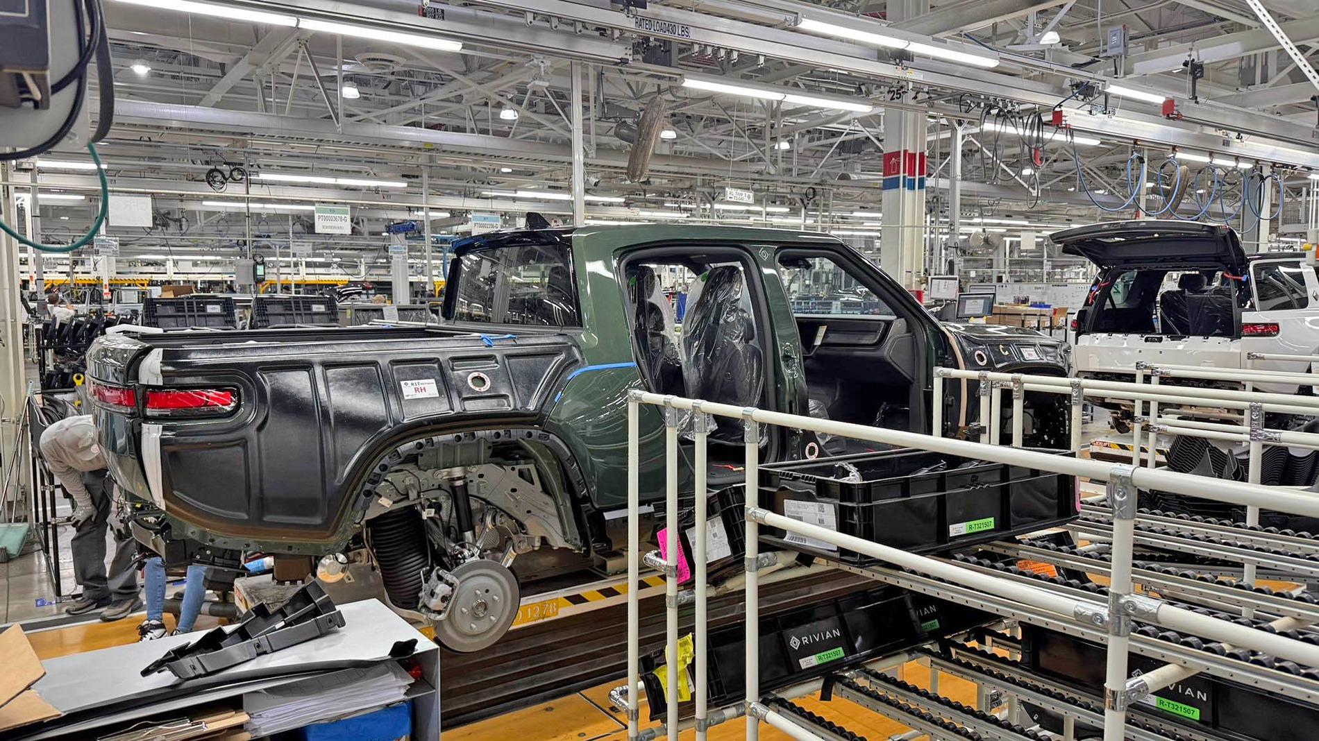 Rivian R1T R1S Factory tour videos & pics + Gen2 Quad spotted in new color (Launch Green?) GraS3PEbAAMlHZu