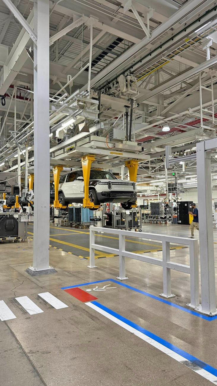 Rivian R1T R1S Factory tour videos & pics + Gen2 Quad spotted in new color (Launch Green?) GraS3OoXIAAvPS6