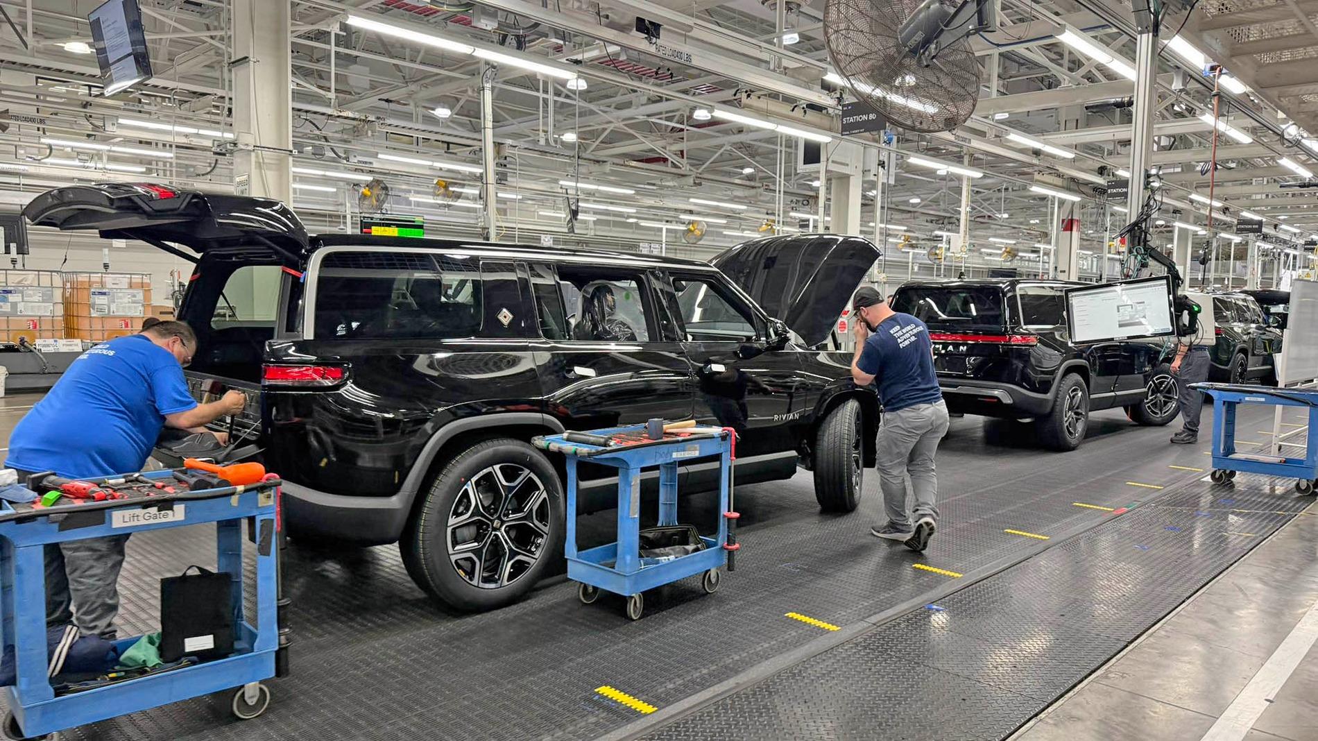 Rivian R1T R1S Factory tour videos & pics + Gen2 Quad spotted in new color (Launch Green?) GraS3OoXoAAEQ01