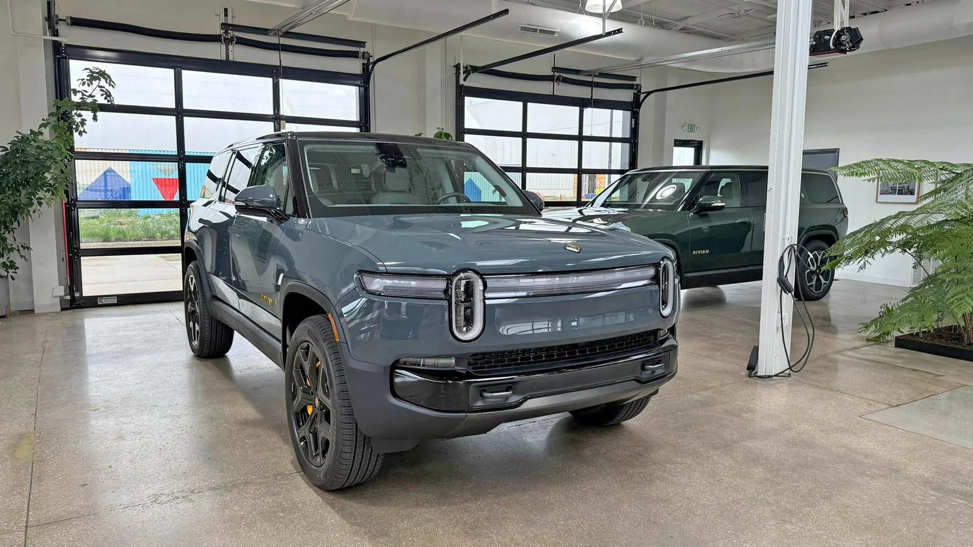 Rivian R1T R1S Factory tour videos & pics + Gen2 Quad spotted in new color (Launch Green?) GraG7UvXYAEIdoN