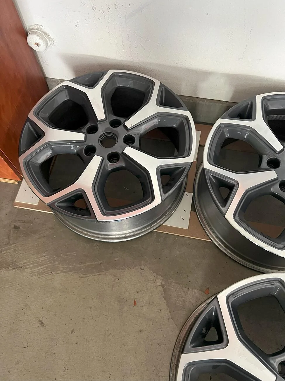 Rivian R1T R1S 21in Wheels with Aero Covers $250 each IMG_7912