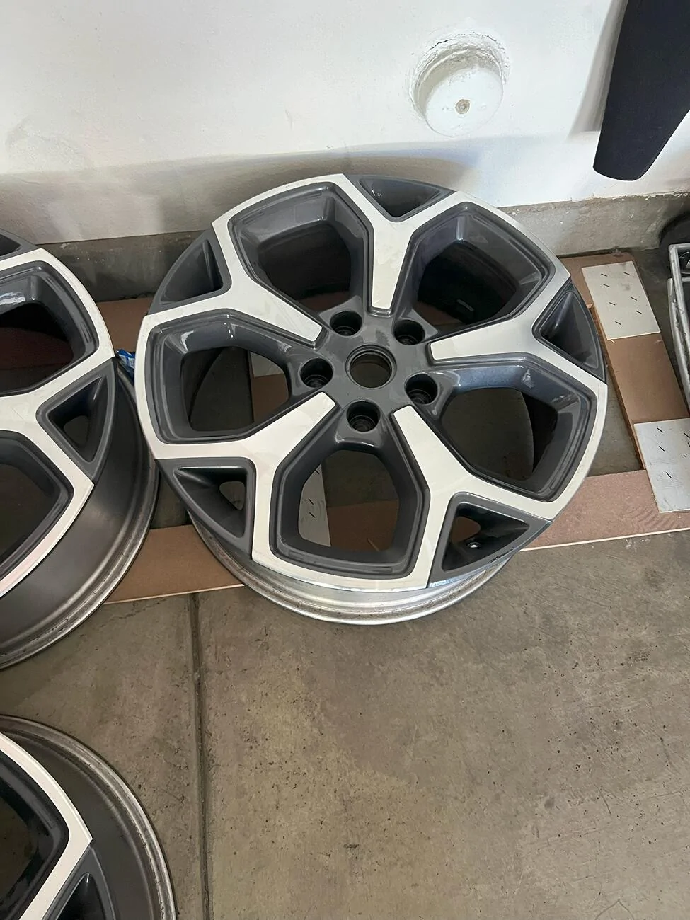 Rivian R1T R1S 21in Wheels with Aero Covers $250 each IMG_7914