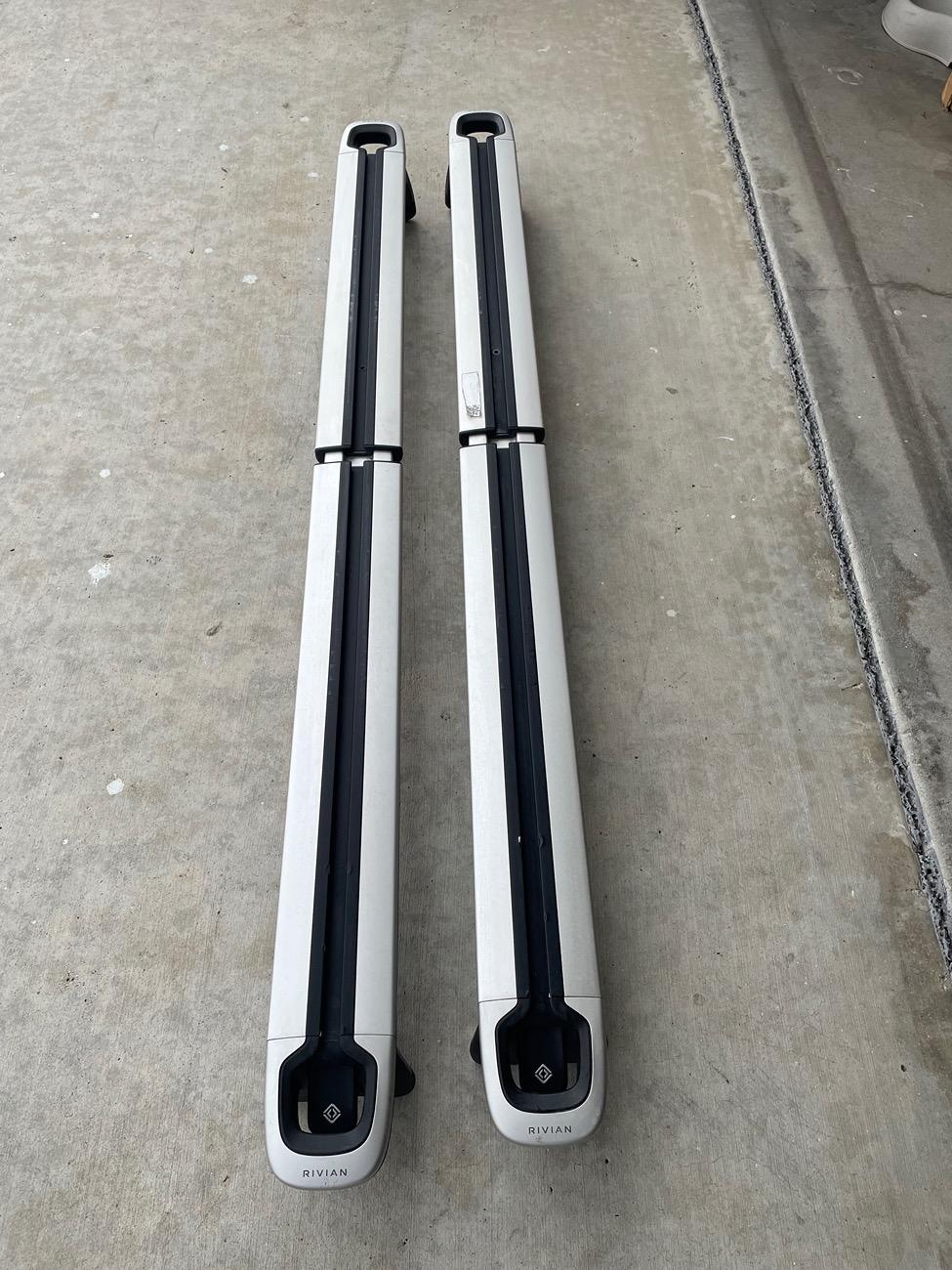 Rivian R1T R1S Silver crossbars IMG_9252